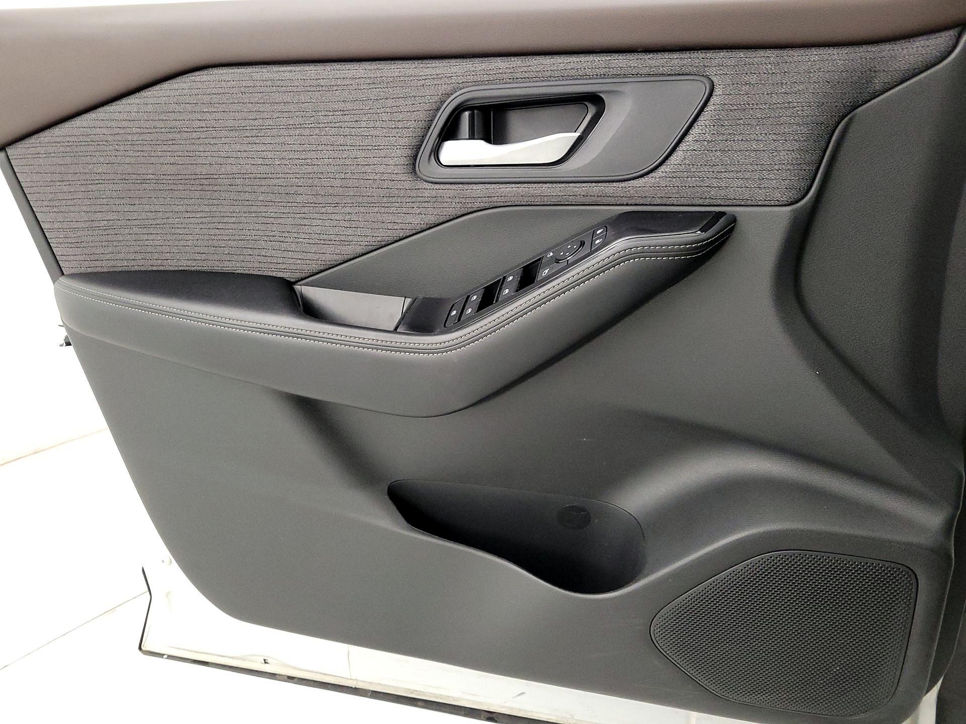 Thumbnail: 2023 Nissan Rogue - 12