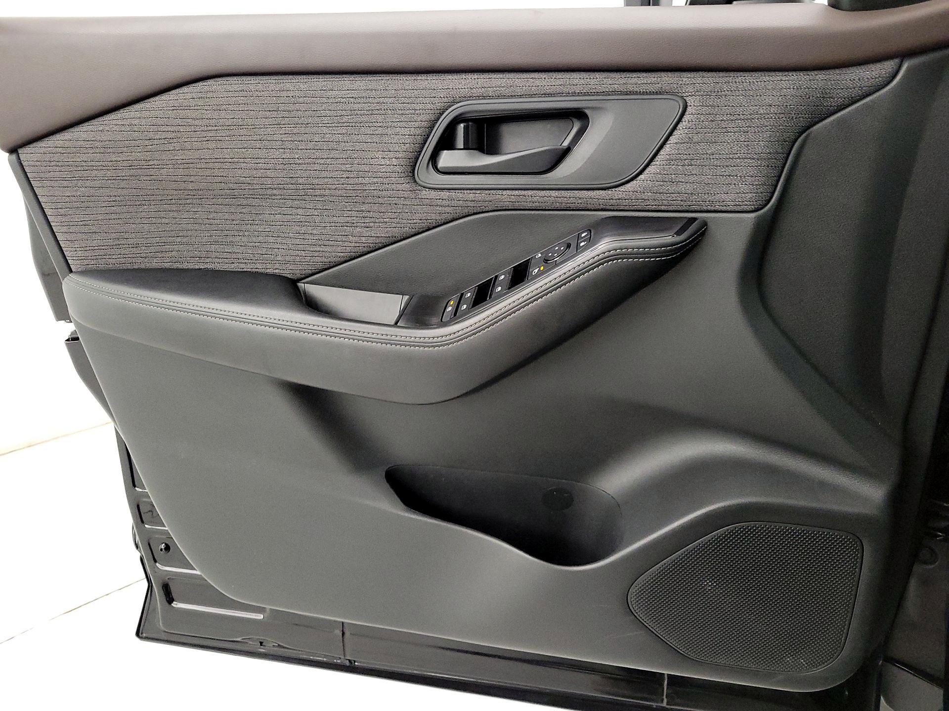 Thumbnail: 2021 Nissan Rogue - 12