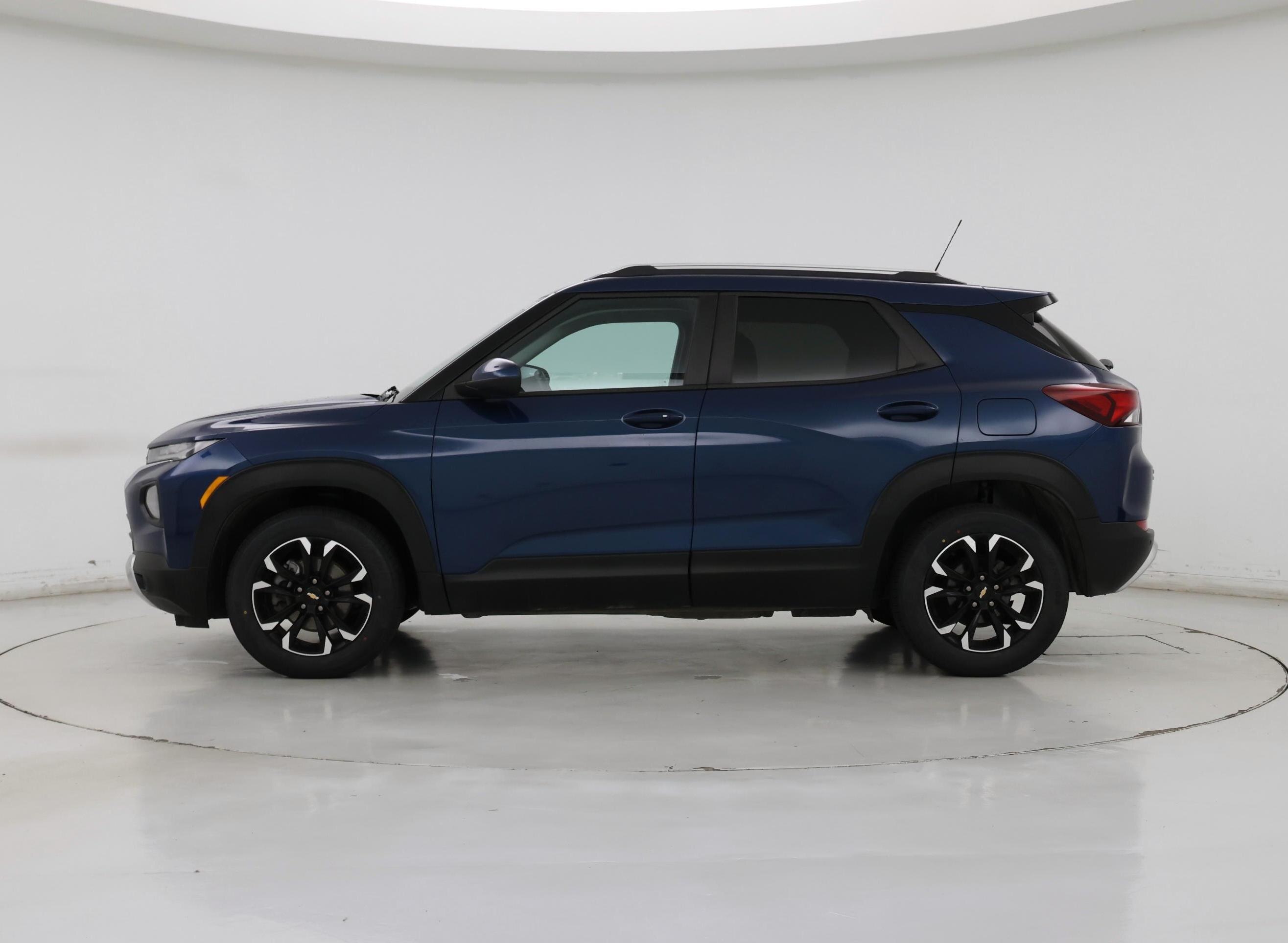 Thumbnail: 2021 Chevrolet TrailBlazer - 3