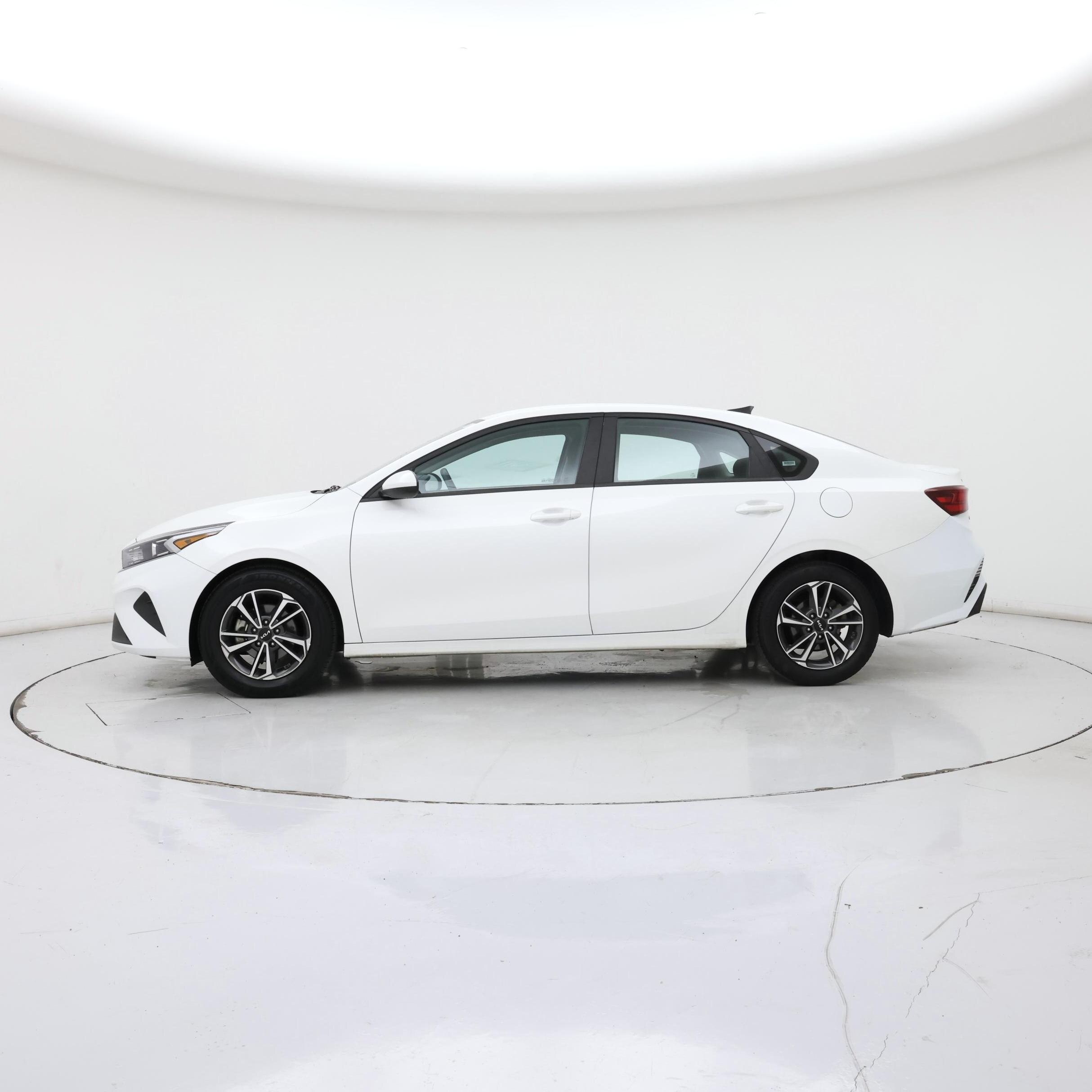 Thumbnail: 2023 Kia Forte - 3