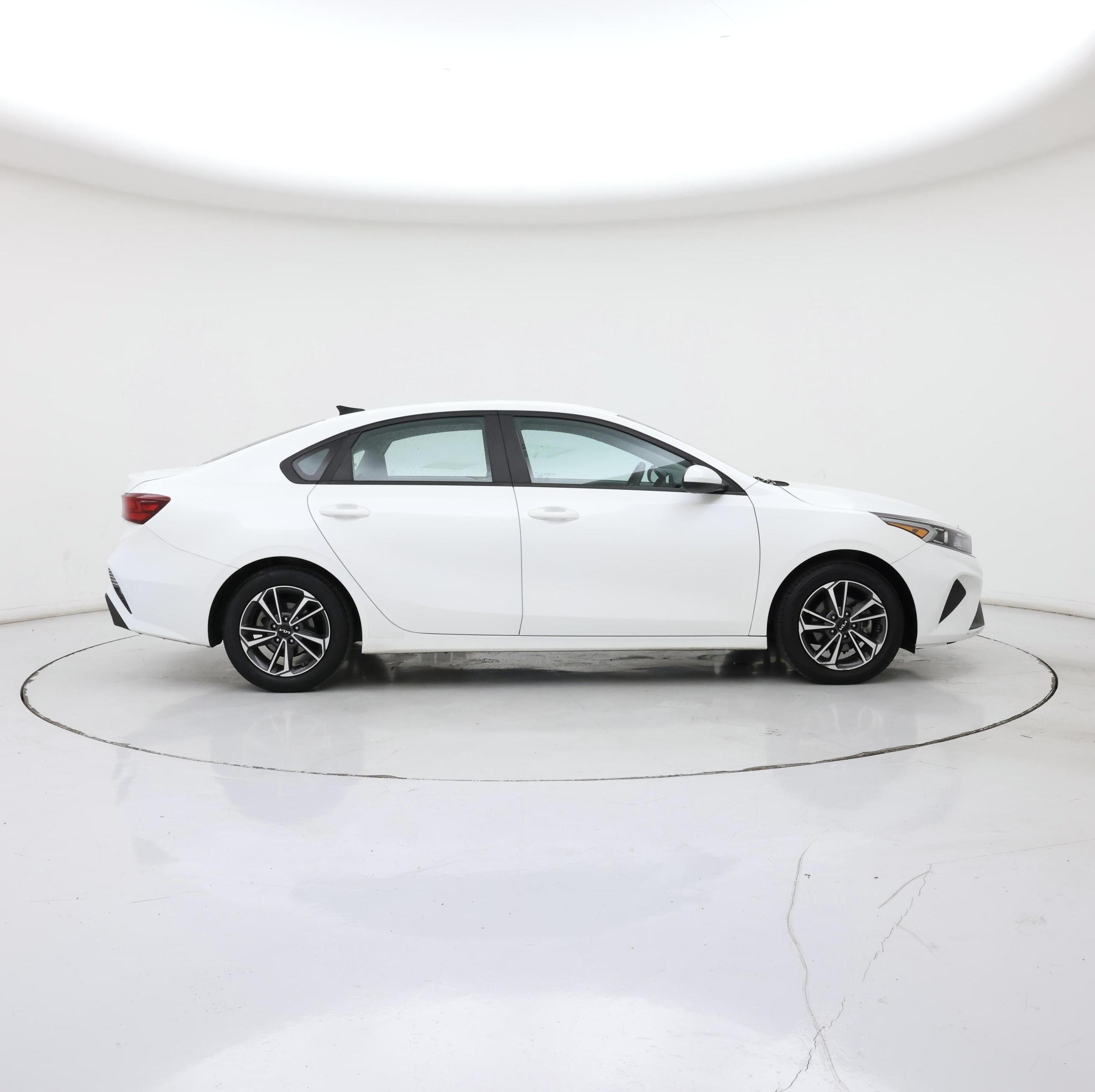 Thumbnail: 2023 Kia Forte - 7