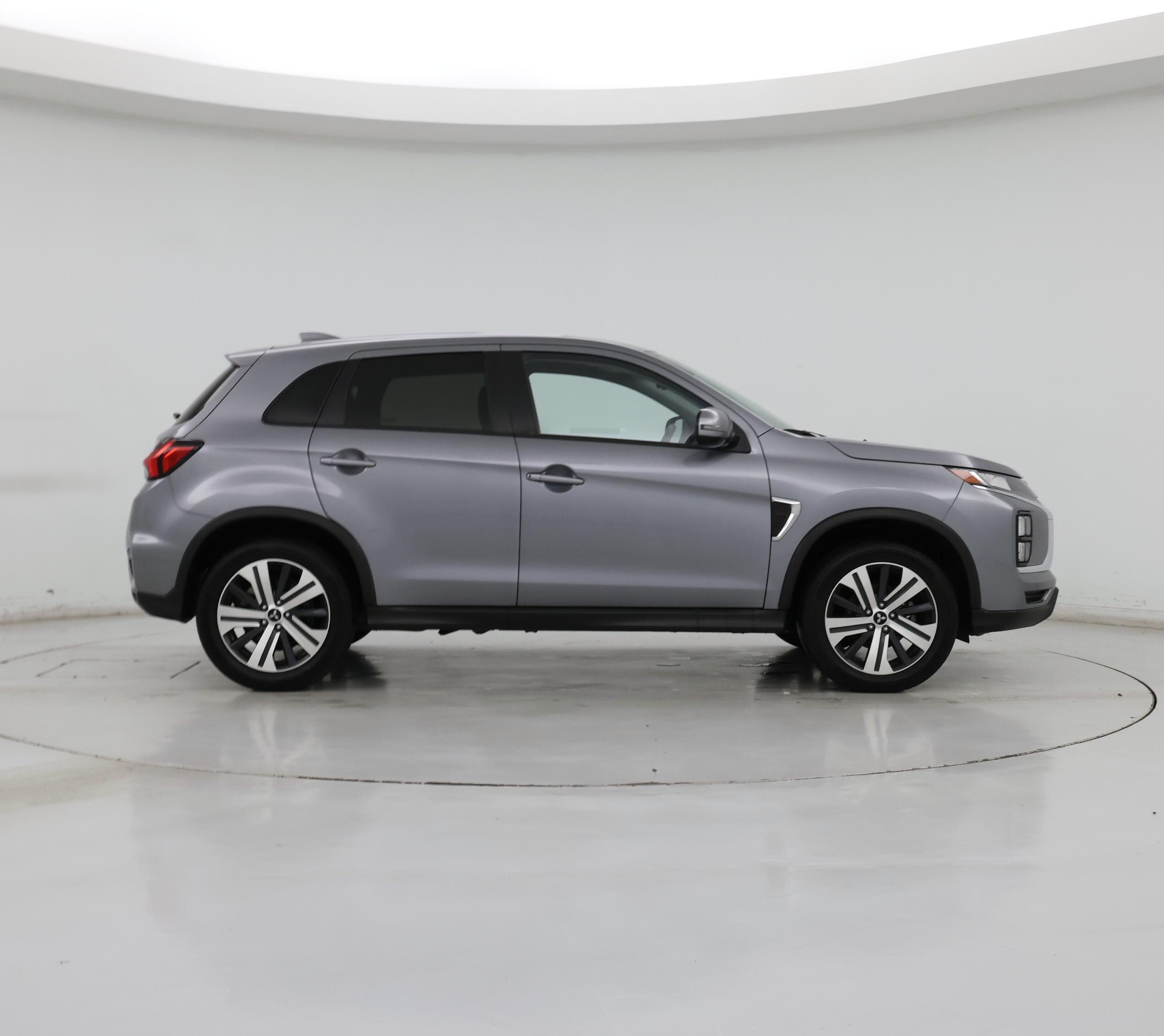 Thumbnail: 2023 Mitsubishi Outlander Sport - 7