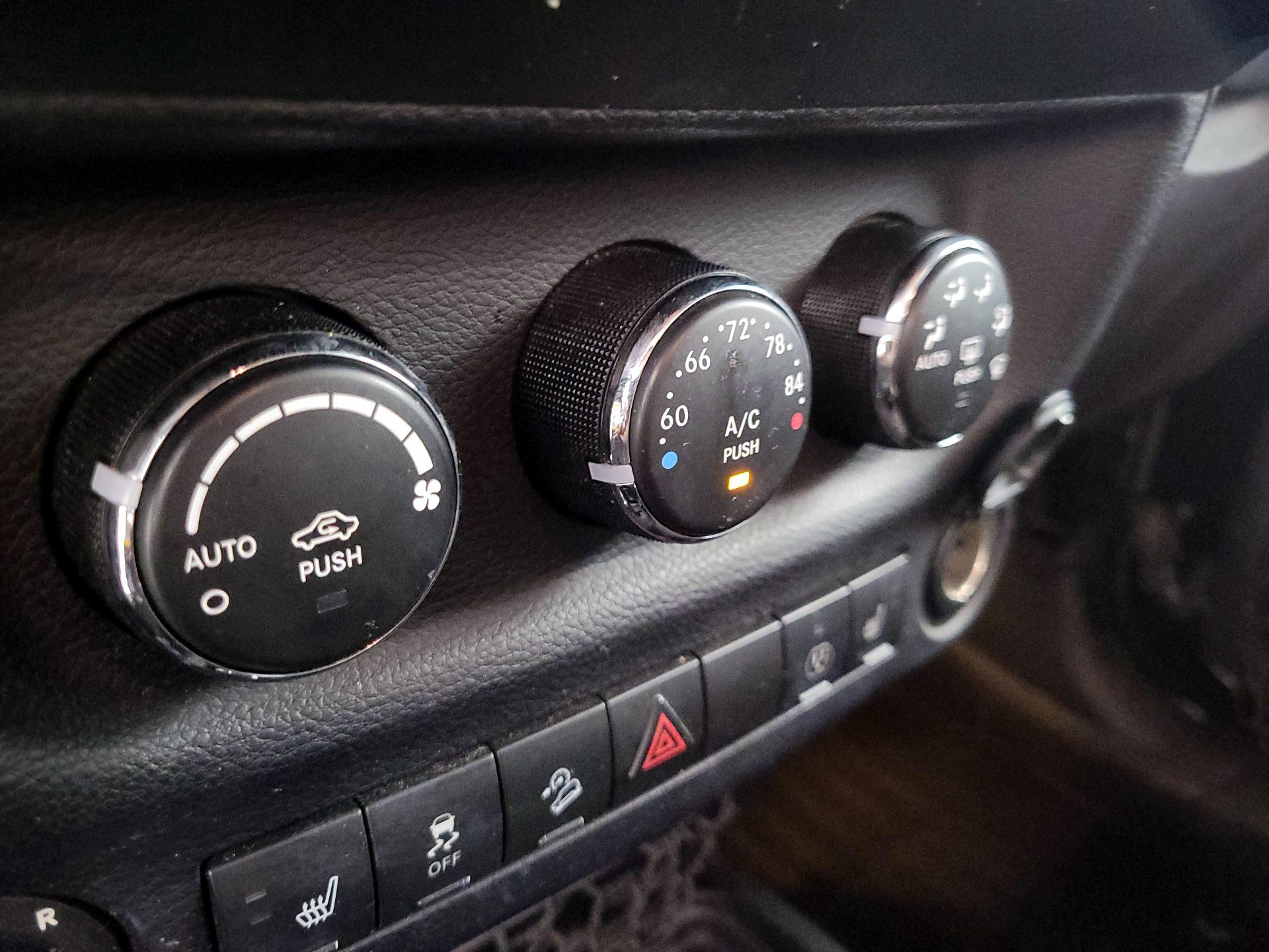 Thumbnail: 2014 Jeep Wrangler - 15