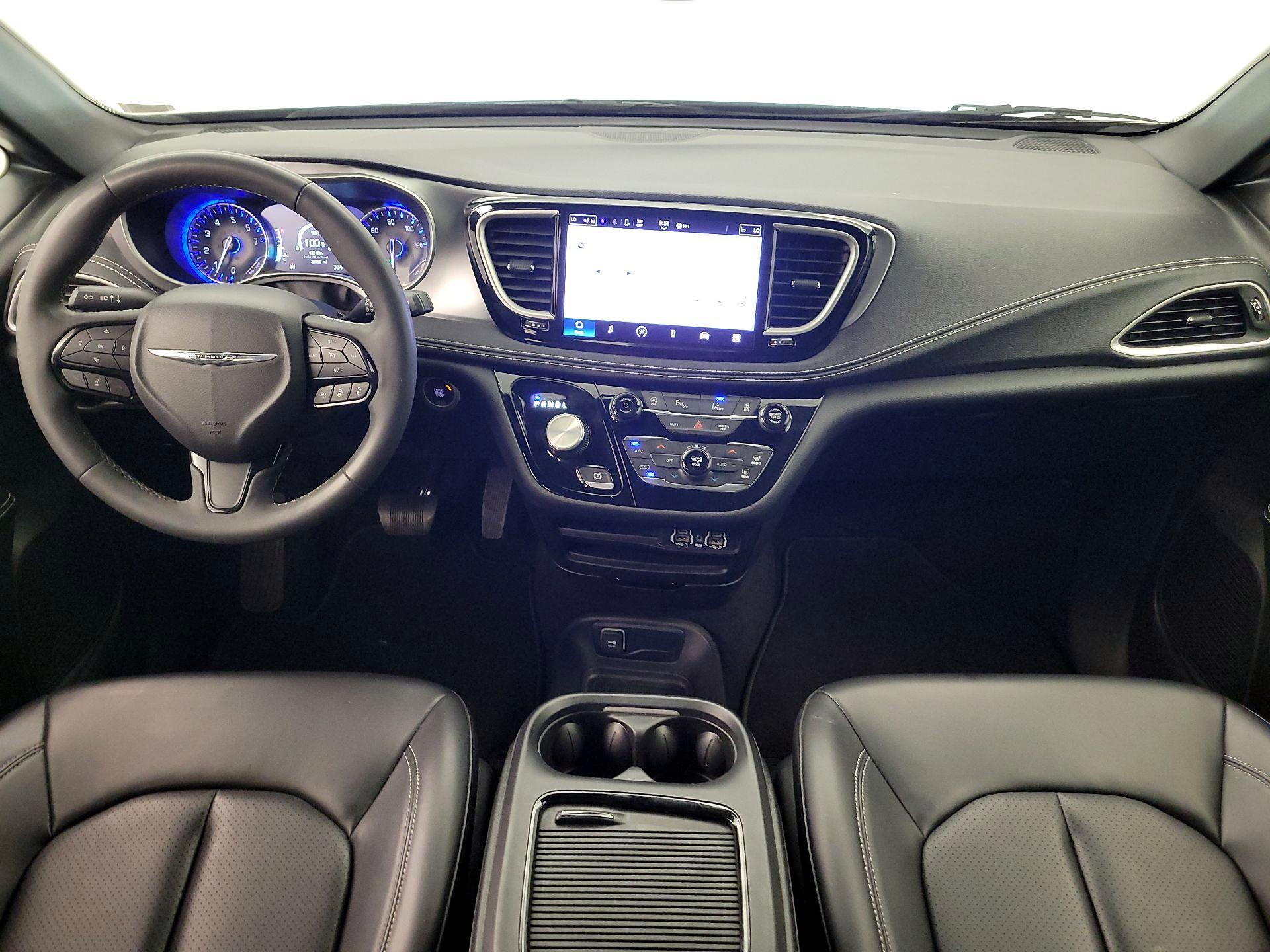 Thumbnail: 2023 Chrysler Pacifica - 9