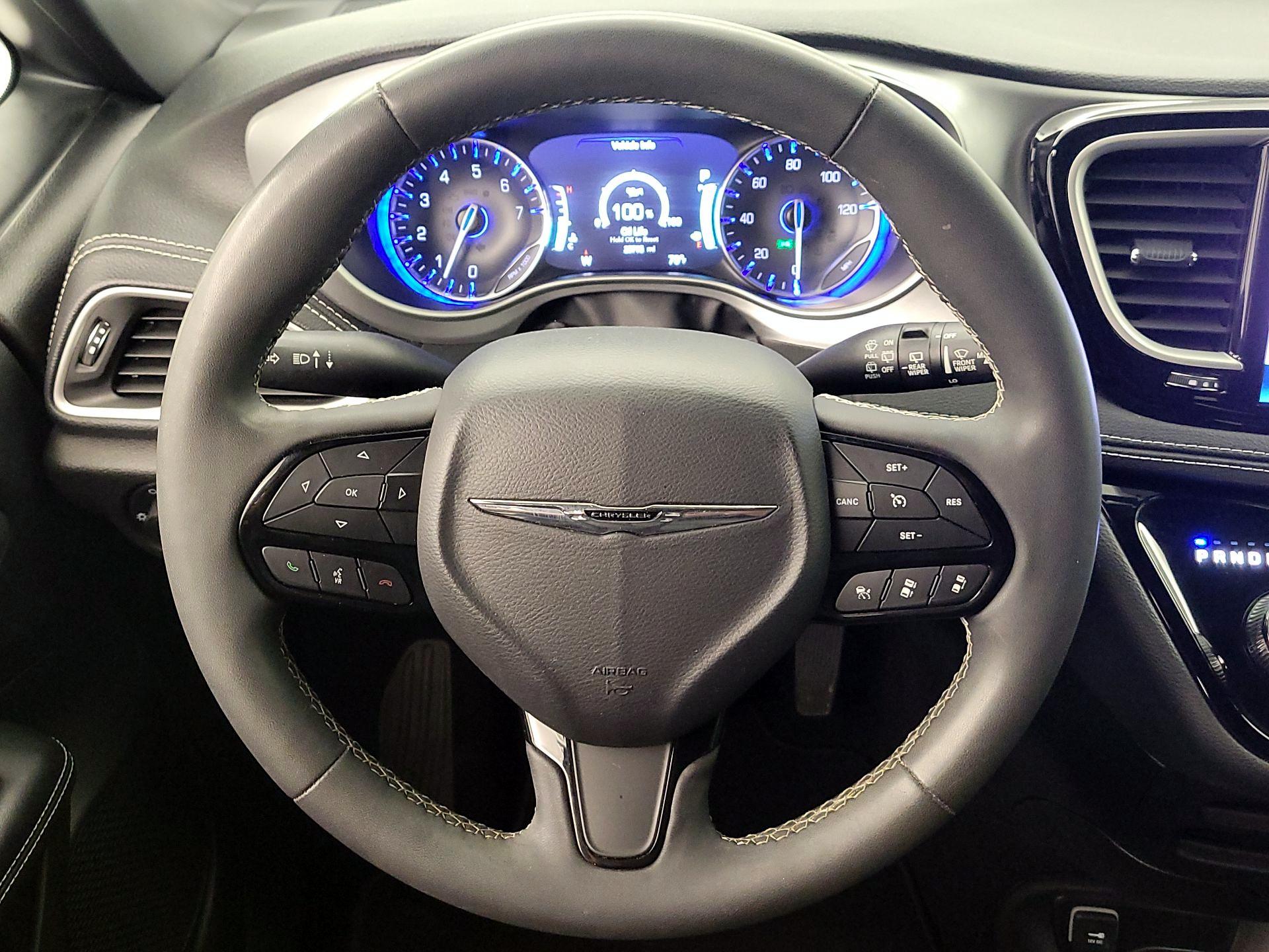 Thumbnail: 2023 Chrysler Pacifica - 10