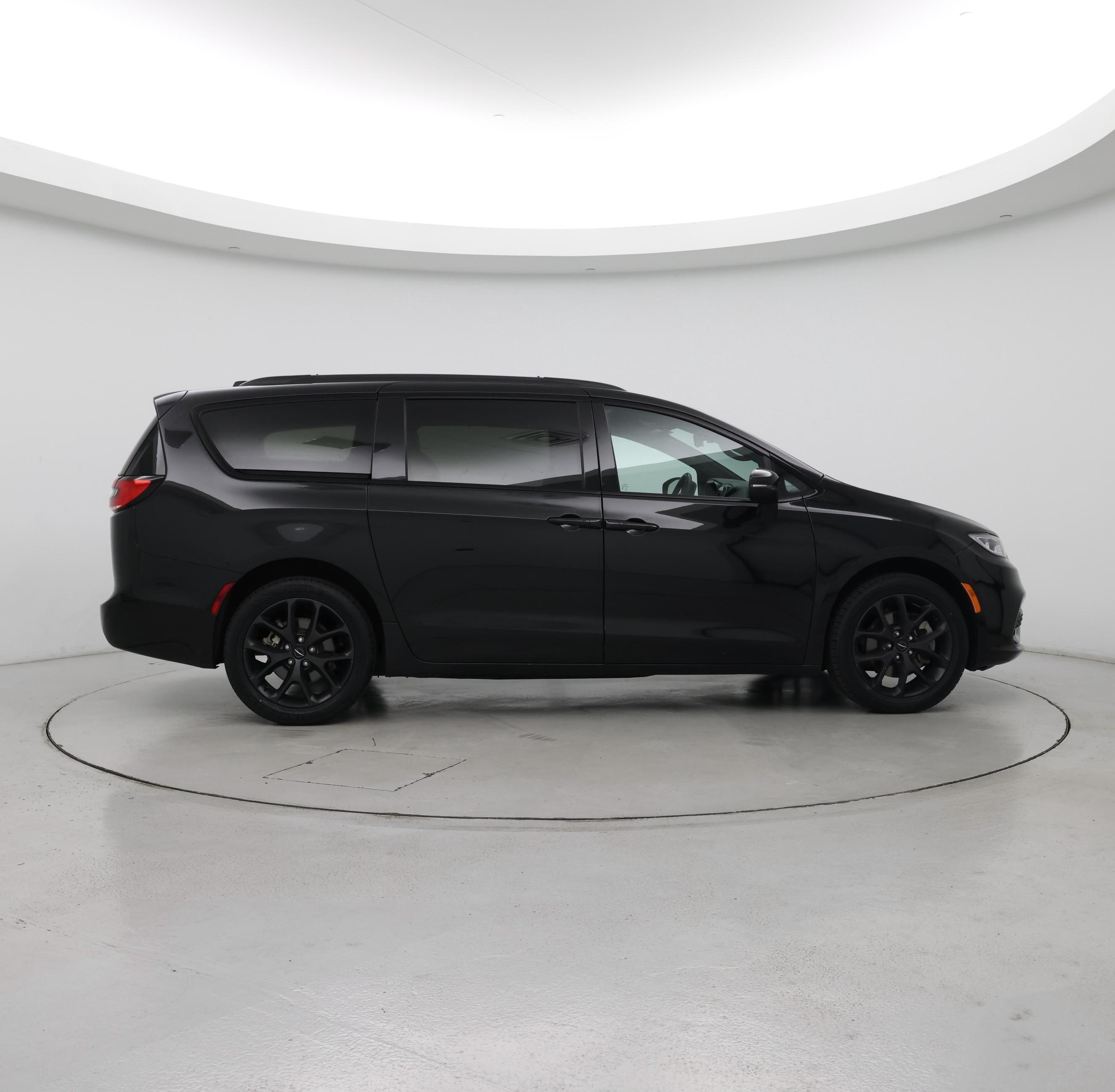 Thumbnail: 2023 Chrysler Pacifica - 7