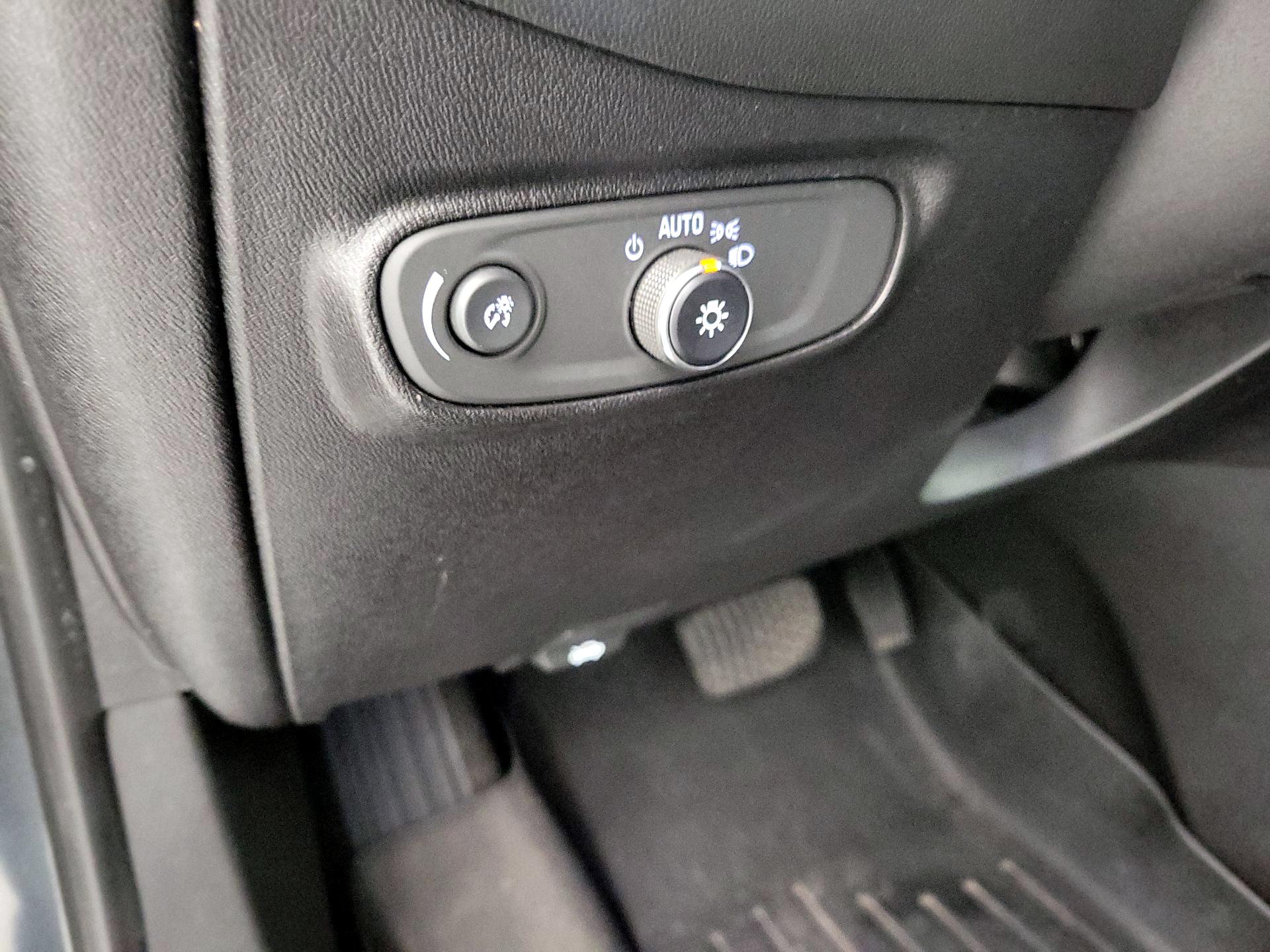 Thumbnail: 2018 Chevrolet Equinox - 13