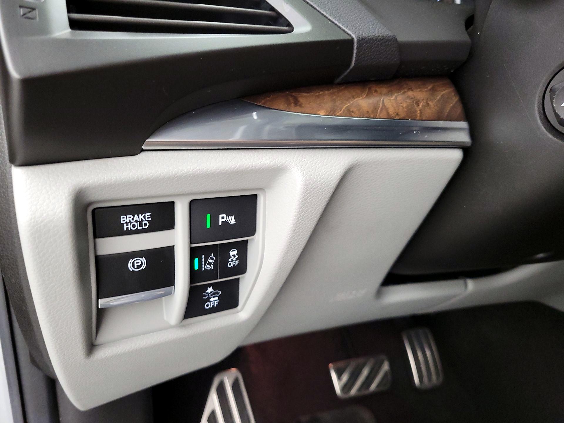 Thumbnail: 2020 Acura MDX - 13