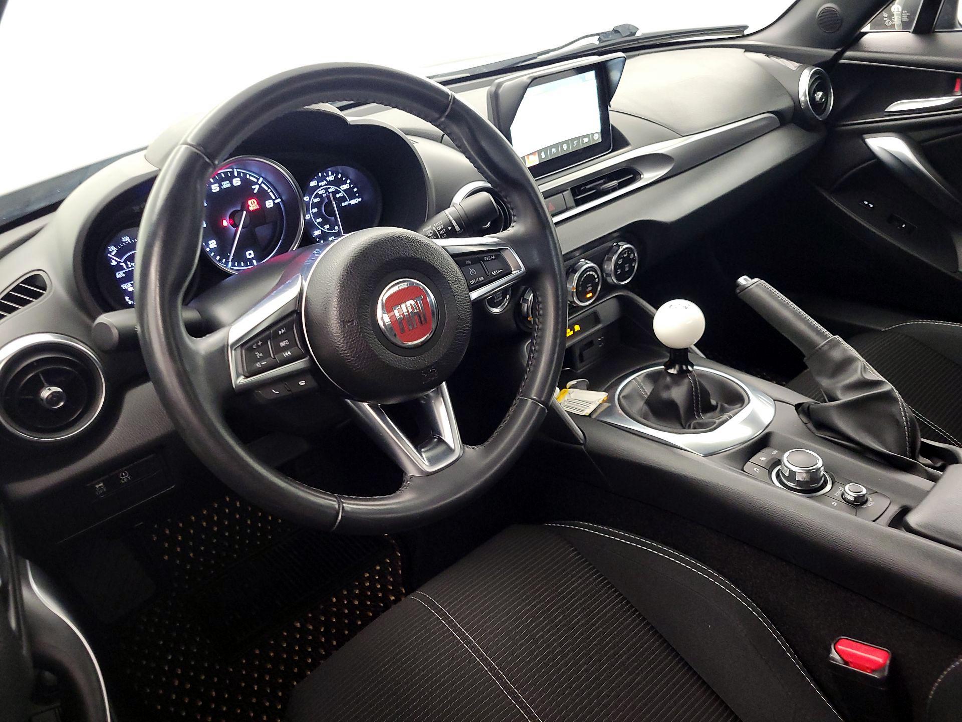 Thumbnail: 2017 Fiat 124 Spider - 9