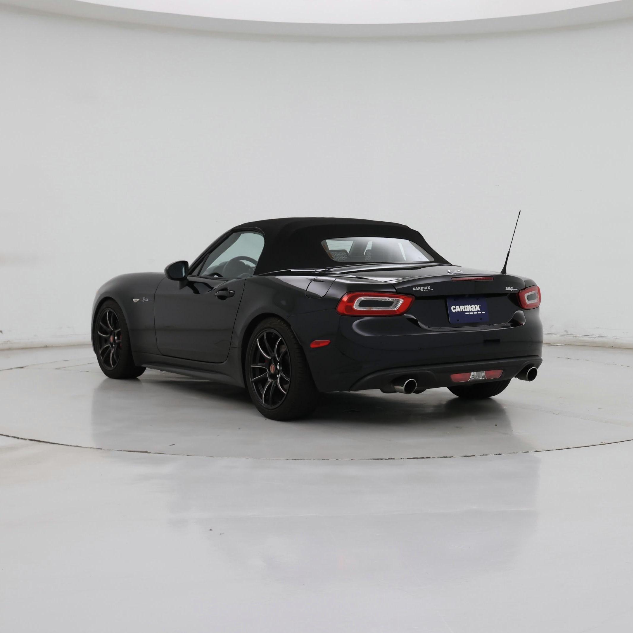 Thumbnail: 2017 Fiat 124 Spider - 2