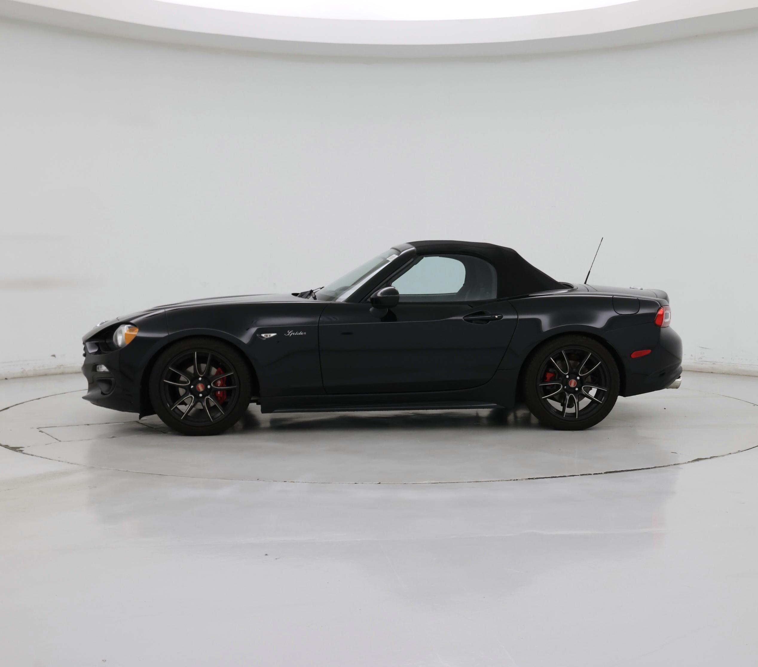 Thumbnail: 2017 Fiat 124 Spider - 3