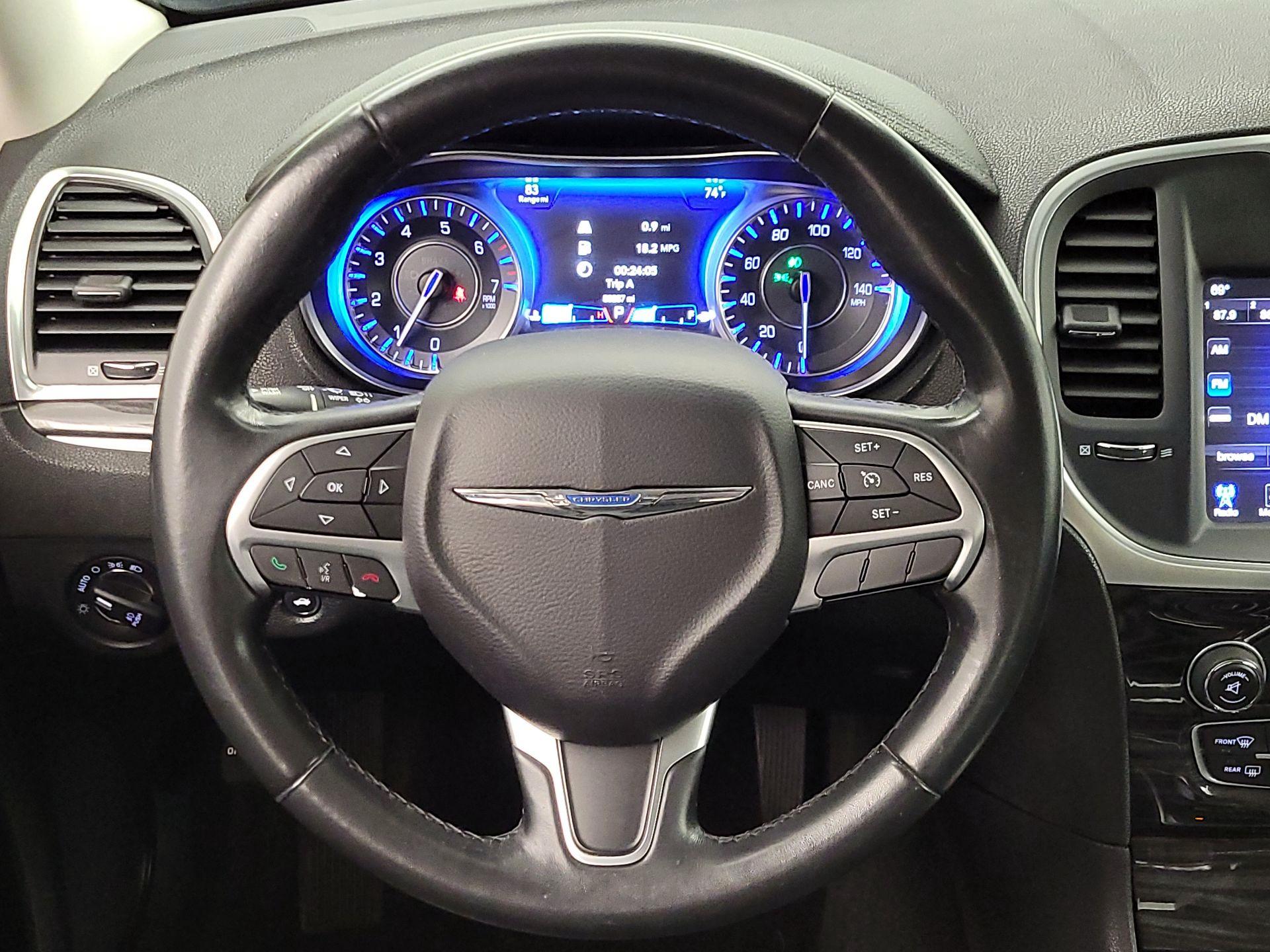 Thumbnail: 2016 Chrysler 300 - 10
