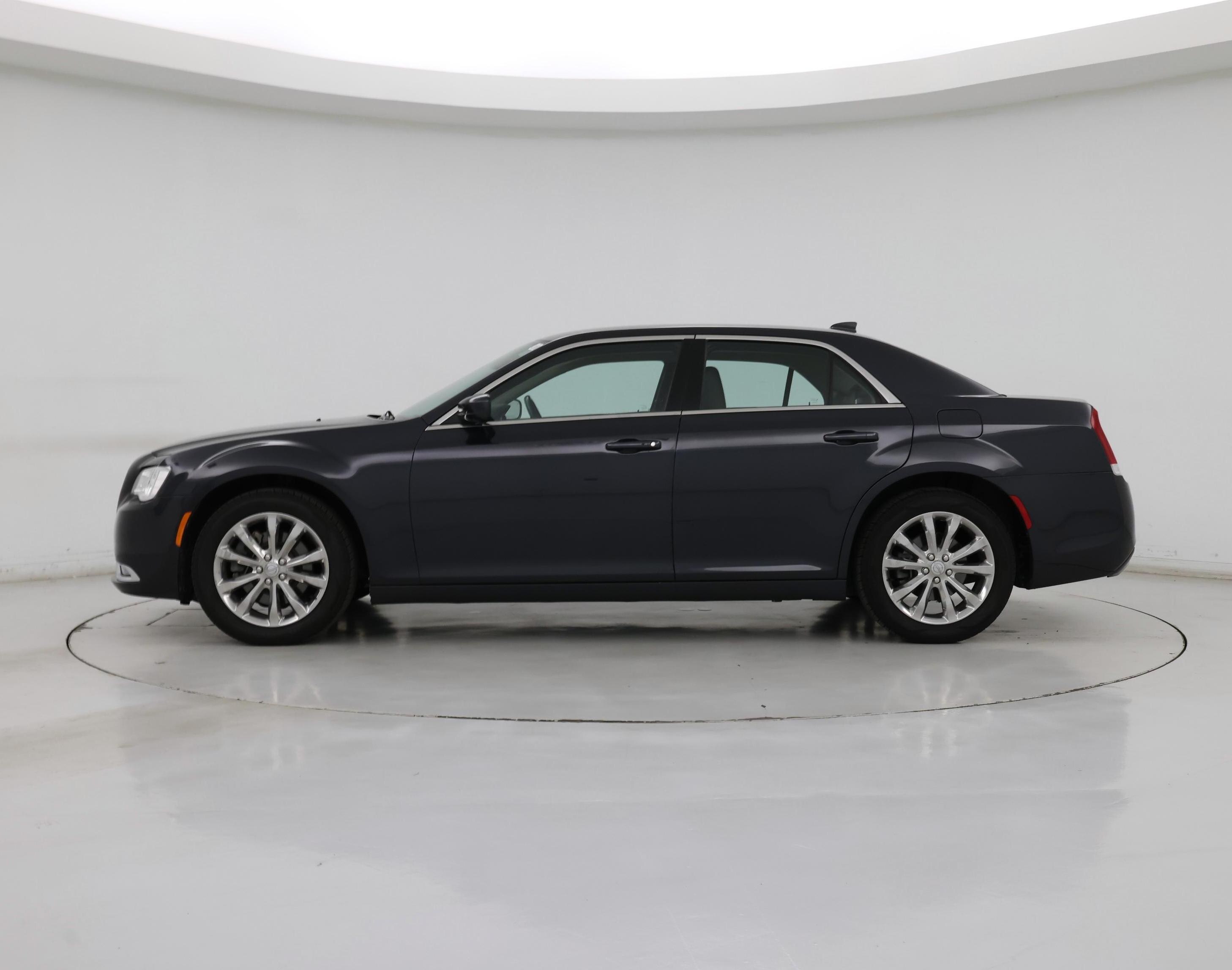 Thumbnail: 2016 Chrysler 300 - 3