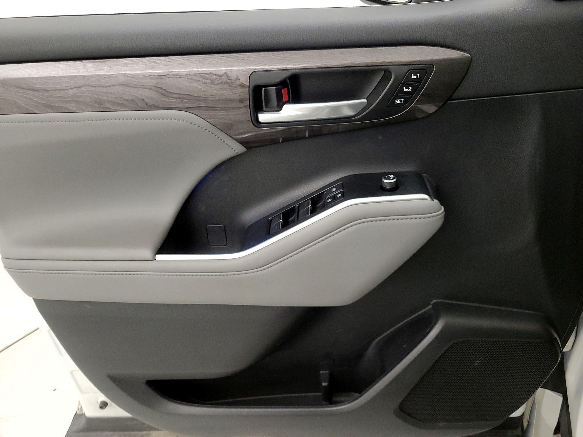 Thumbnail: 2021 Toyota Highlander - 12