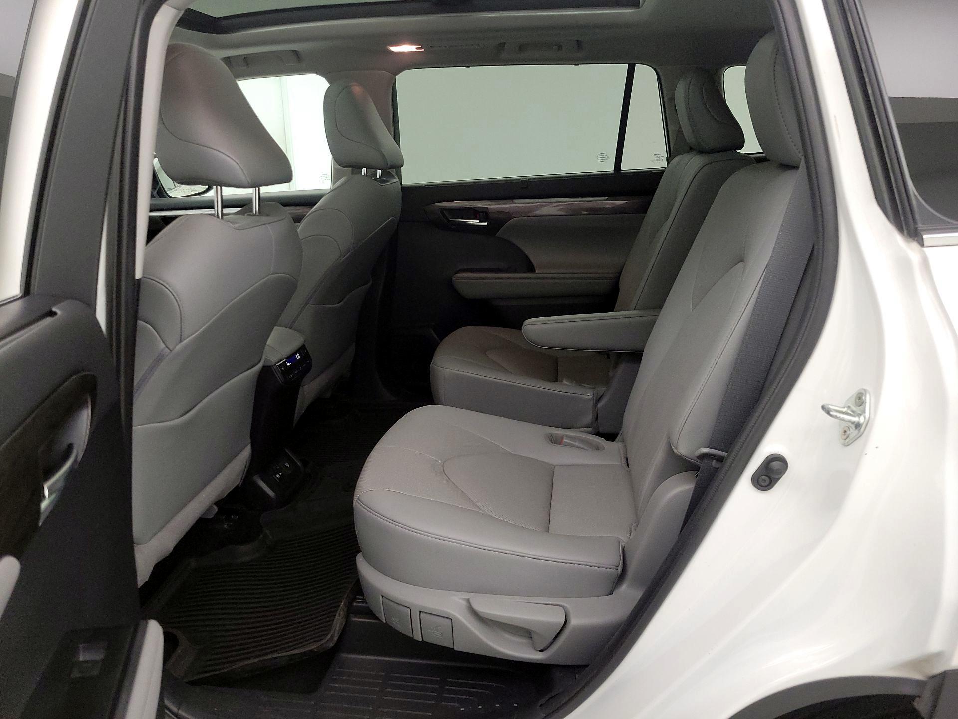 Thumbnail: 2021 Toyota Highlander - 20