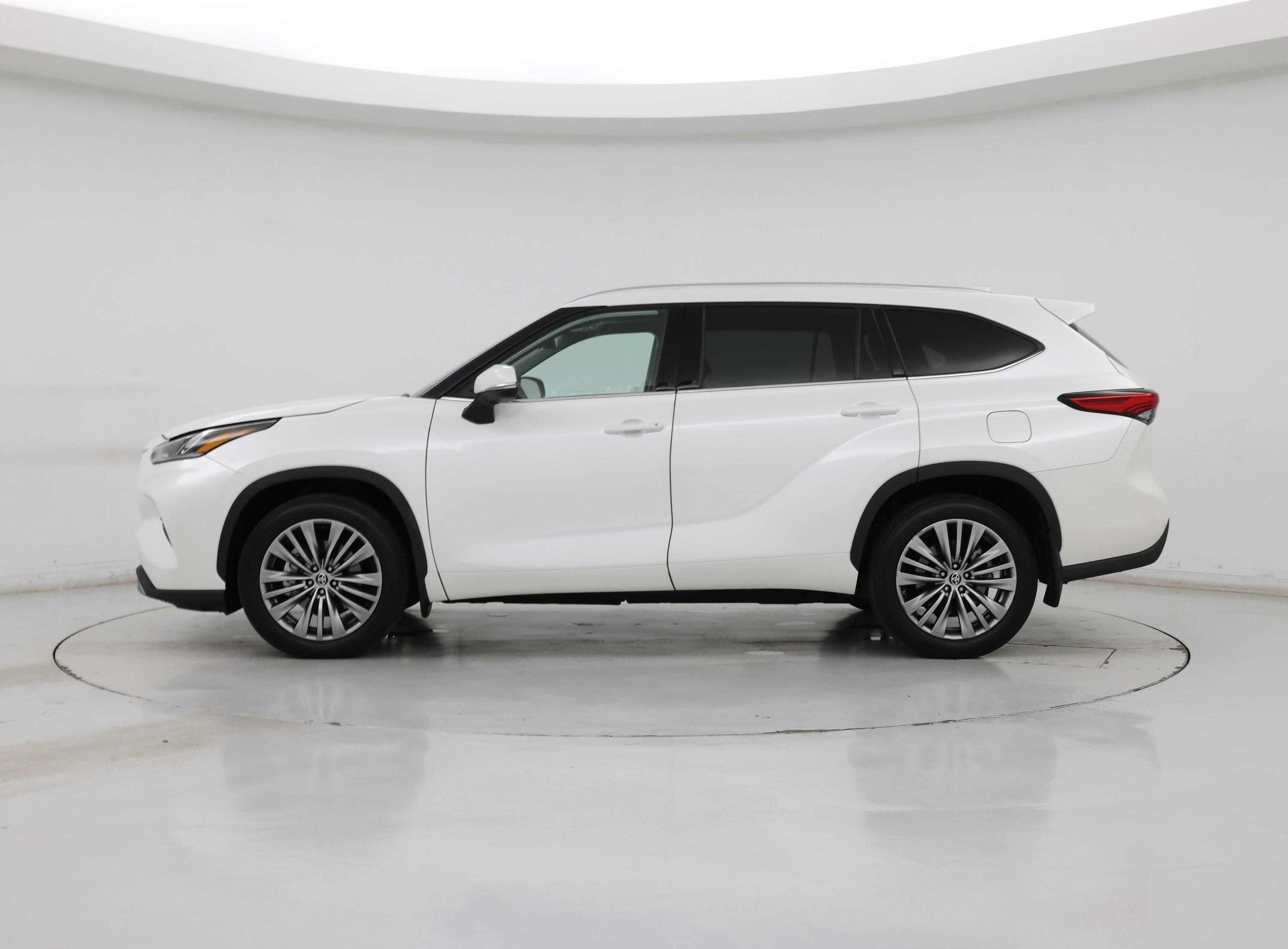 Thumbnail: 2021 Toyota Highlander - 3