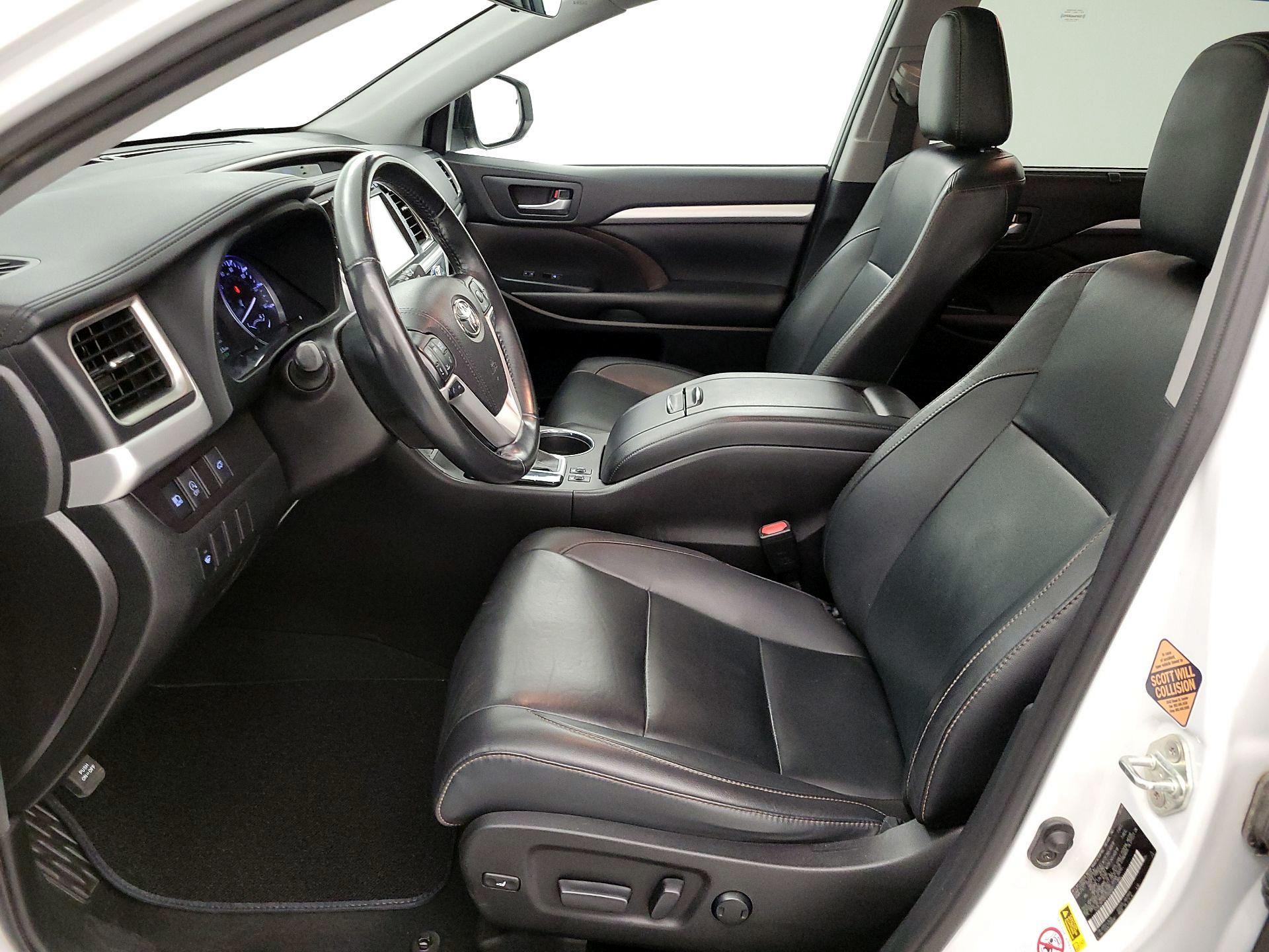 Thumbnail: 2019 Toyota Highlander - 11