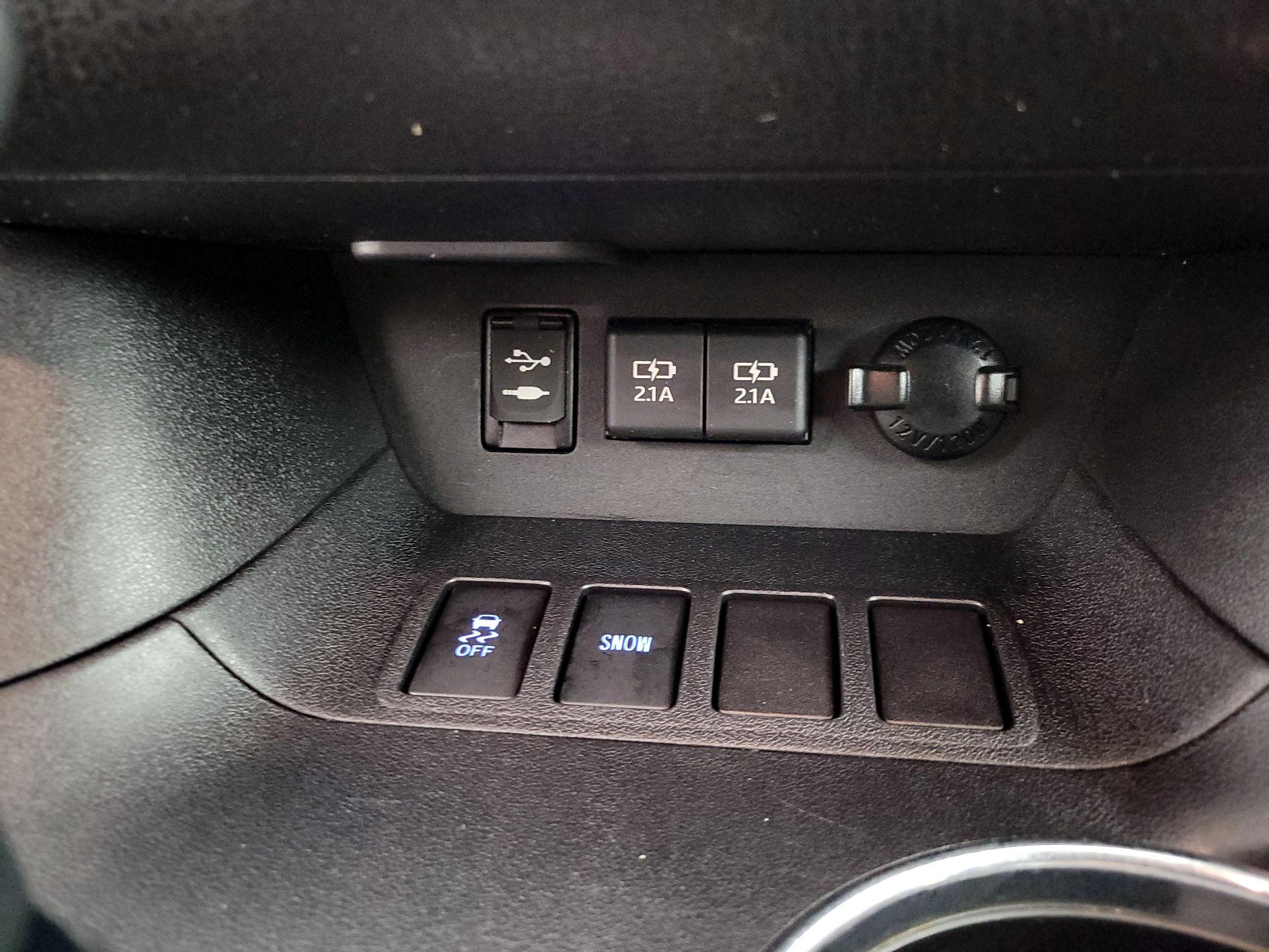 Thumbnail: 2019 Toyota Highlander - 18