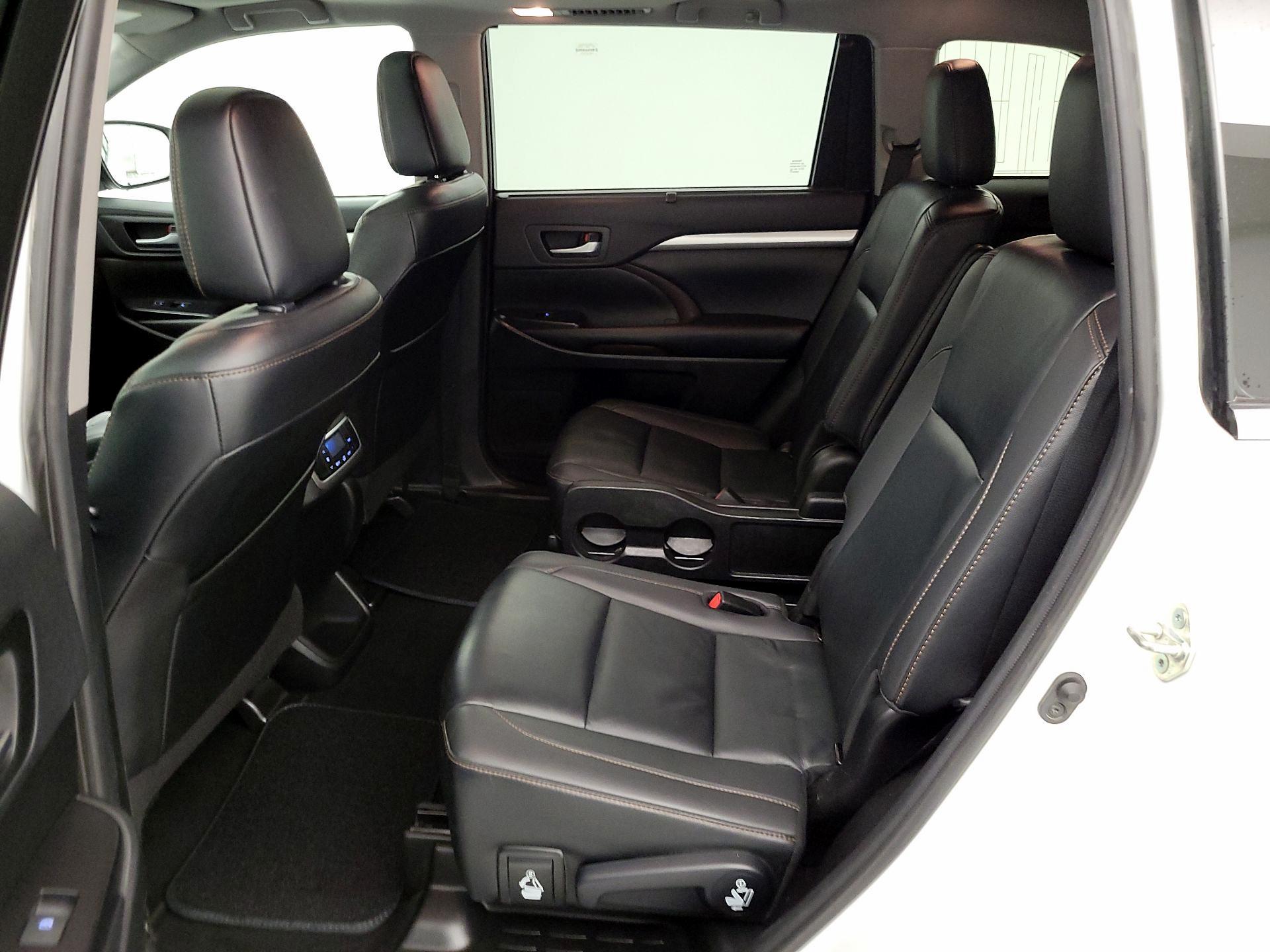 Thumbnail: 2019 Toyota Highlander - 20