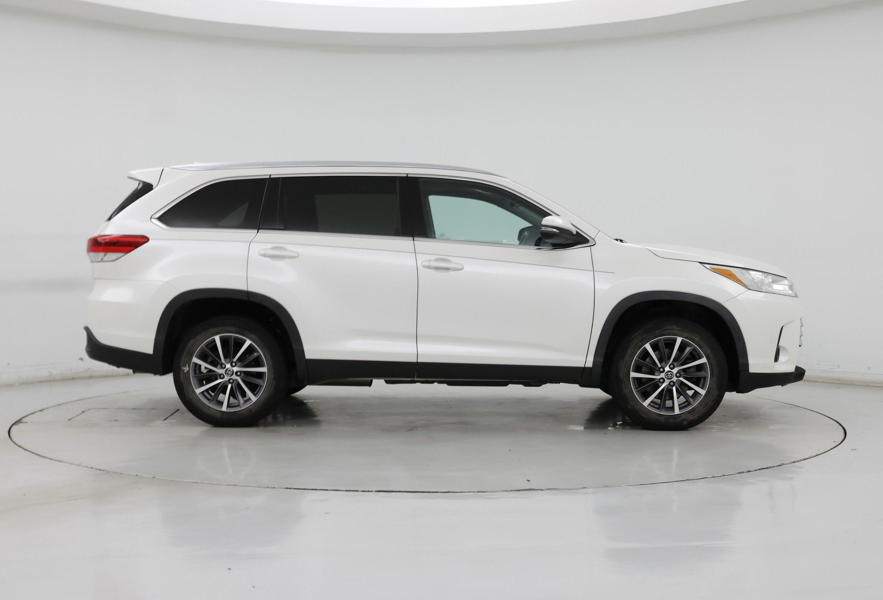 Thumbnail: 2019 Toyota Highlander - 7