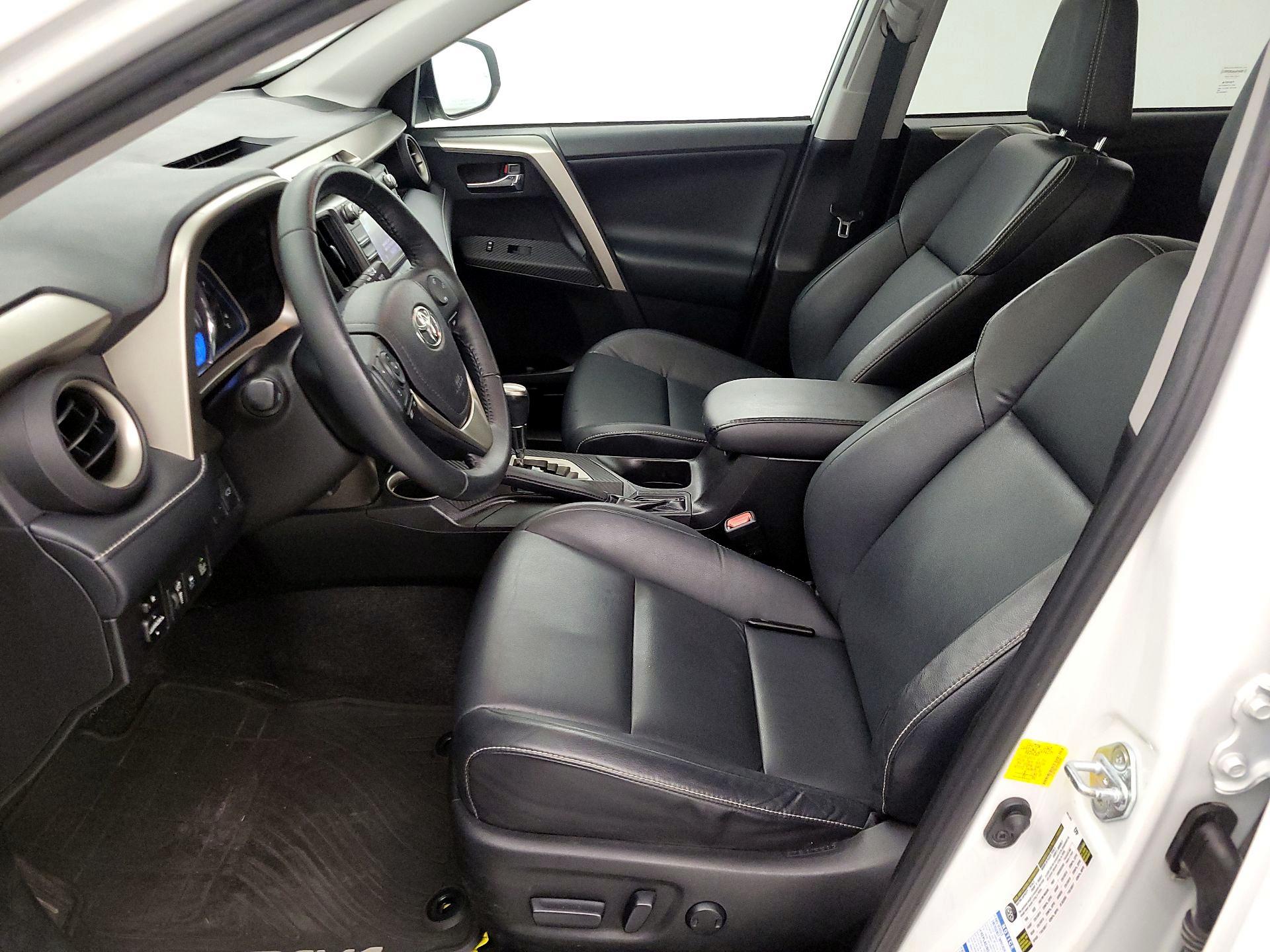 Thumbnail: 2015 Toyota RAV4 - 11
