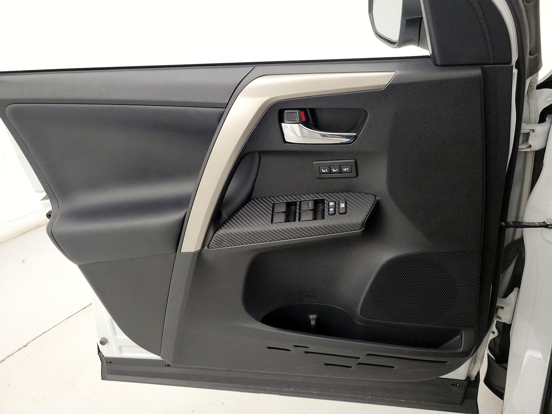 Thumbnail: 2015 Toyota RAV4 - 12
