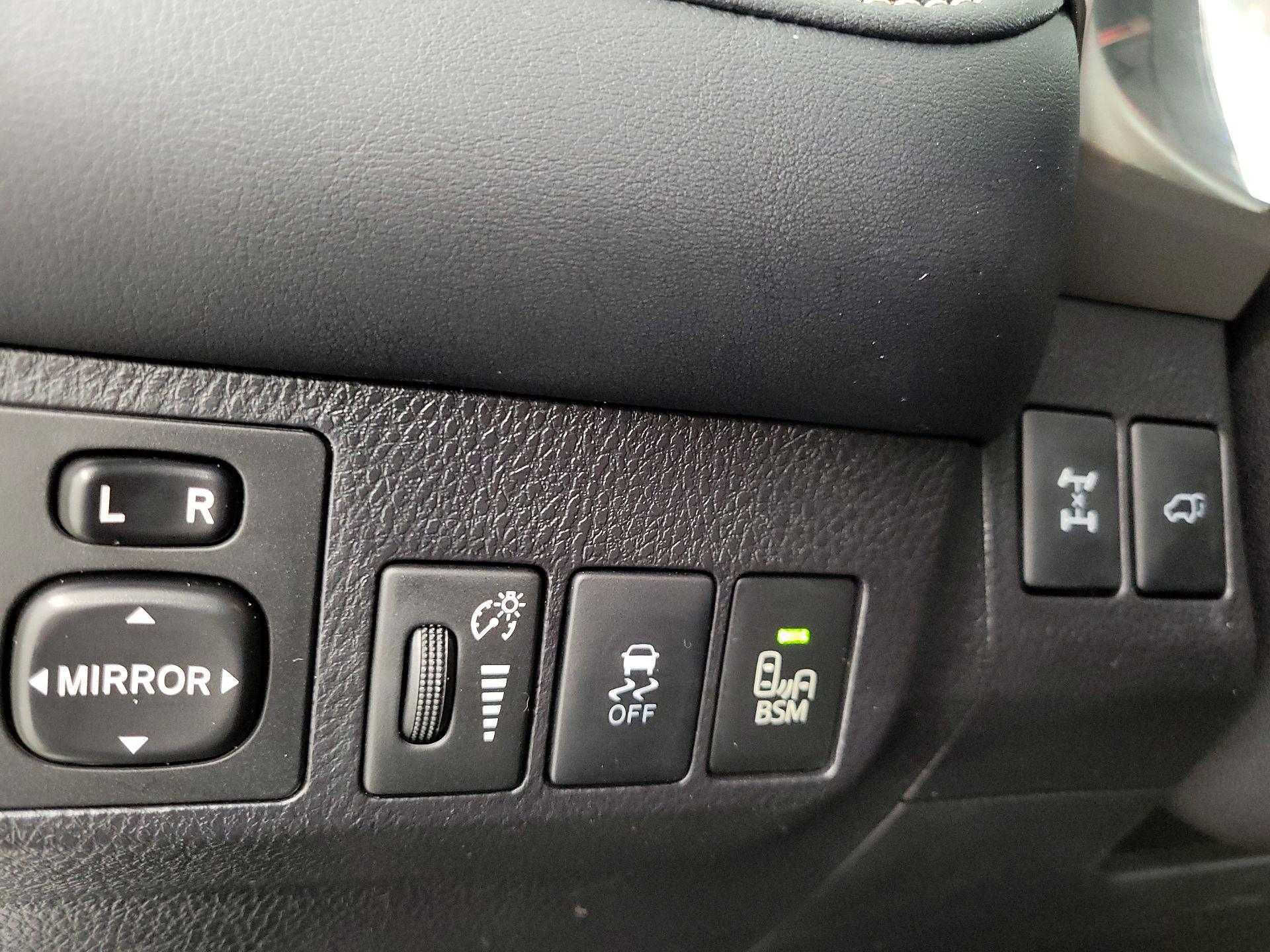 Thumbnail: 2015 Toyota RAV4 - 13