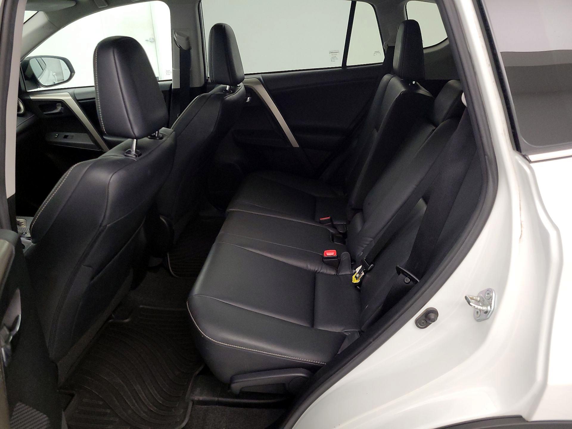 Thumbnail: 2015 Toyota RAV4 - 20