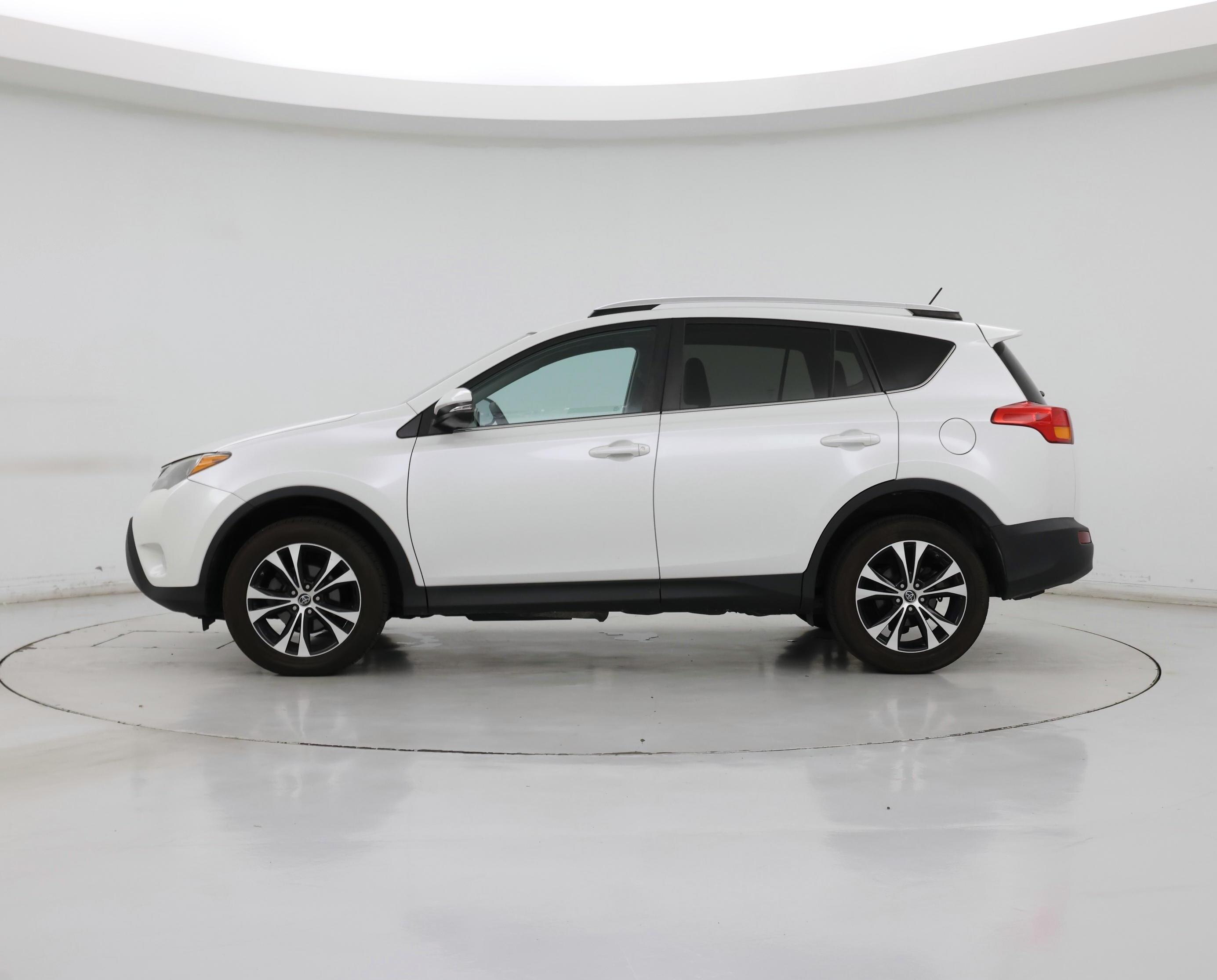 Thumbnail: 2015 Toyota RAV4 - 3