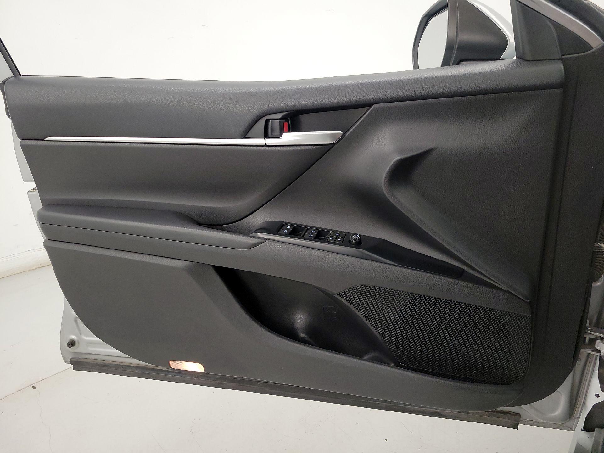 Thumbnail: 2019 Toyota Camry - 12