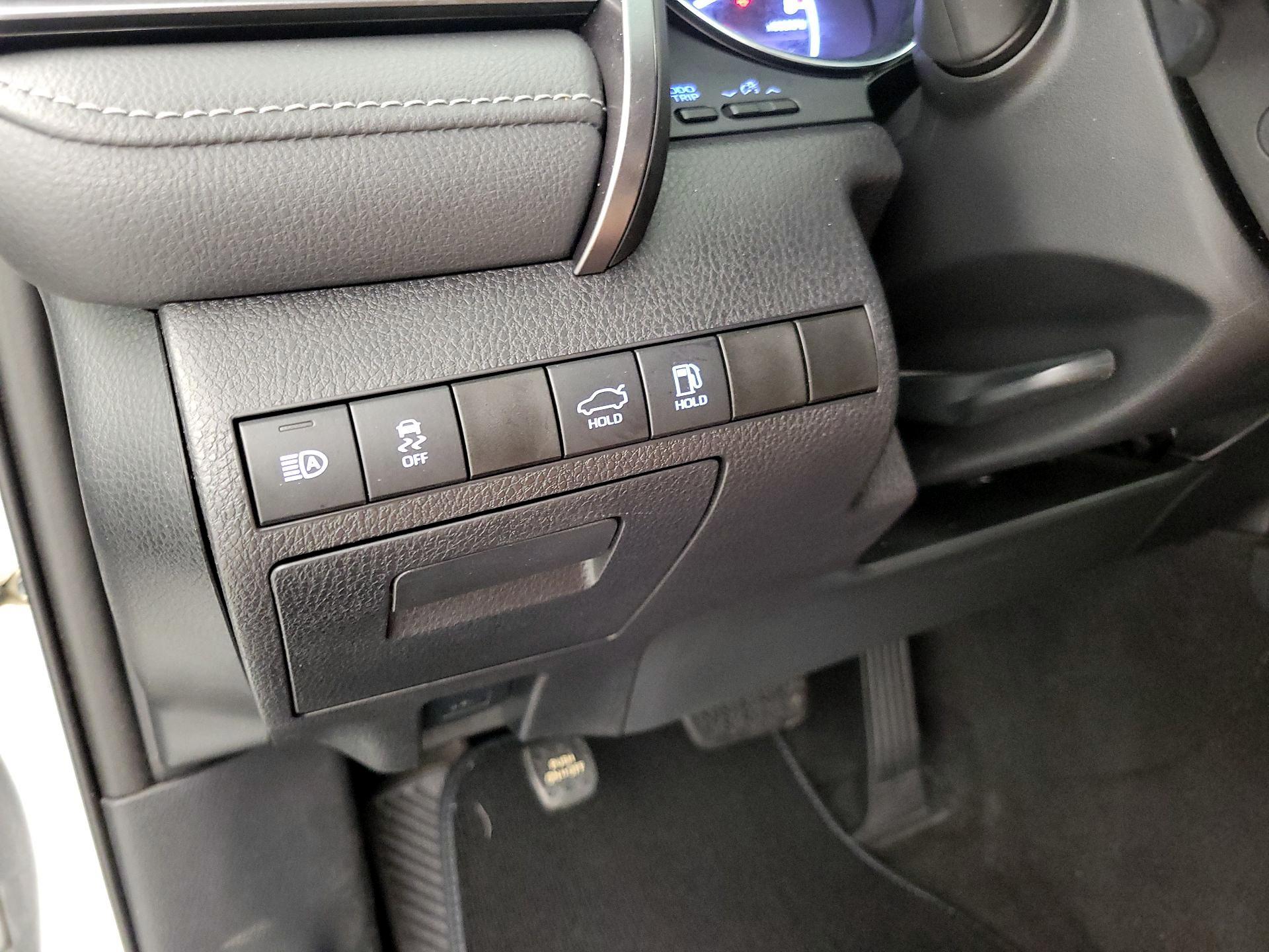 Thumbnail: 2019 Toyota Camry - 13
