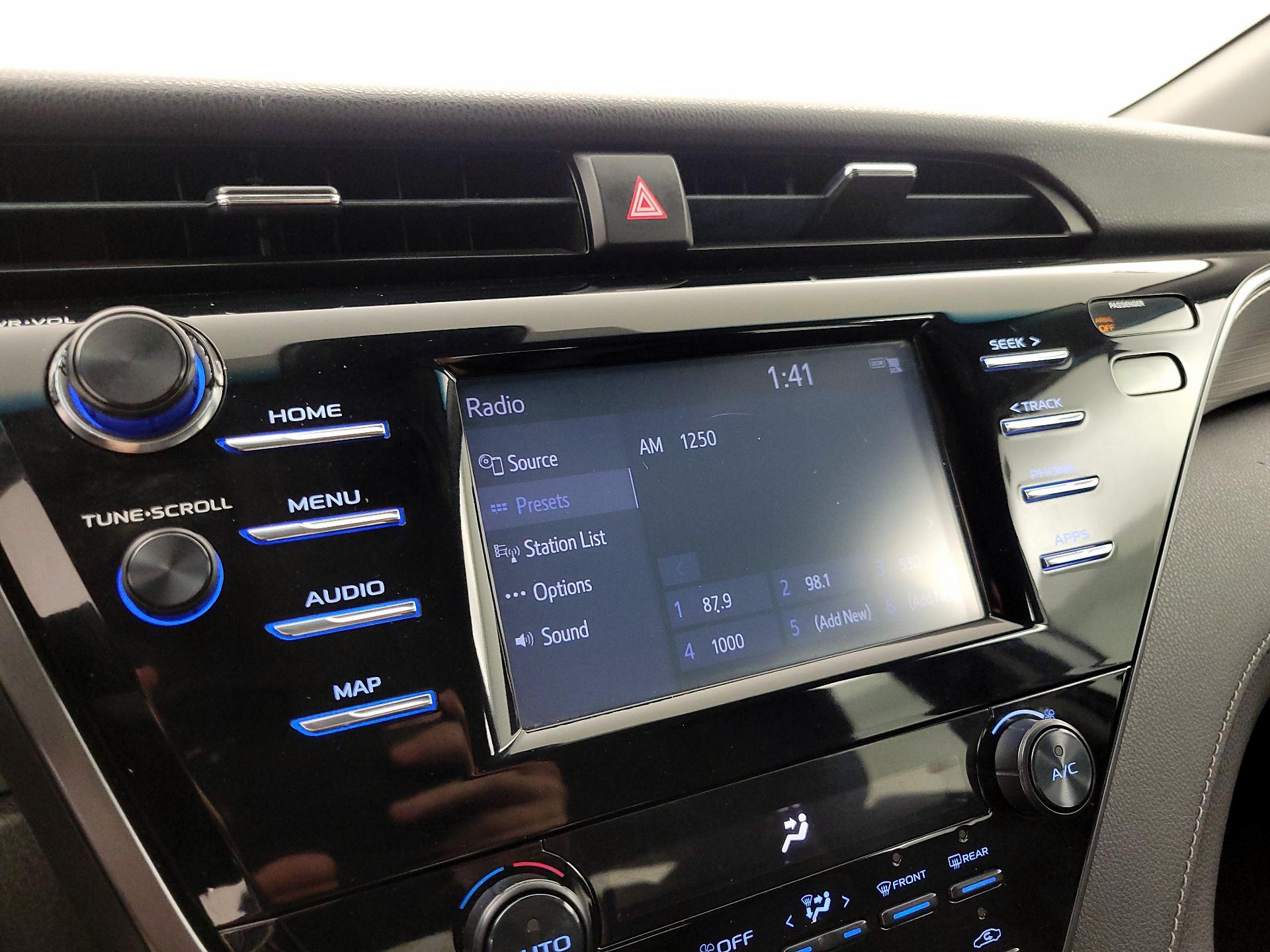 Thumbnail: 2019 Toyota Camry - 15