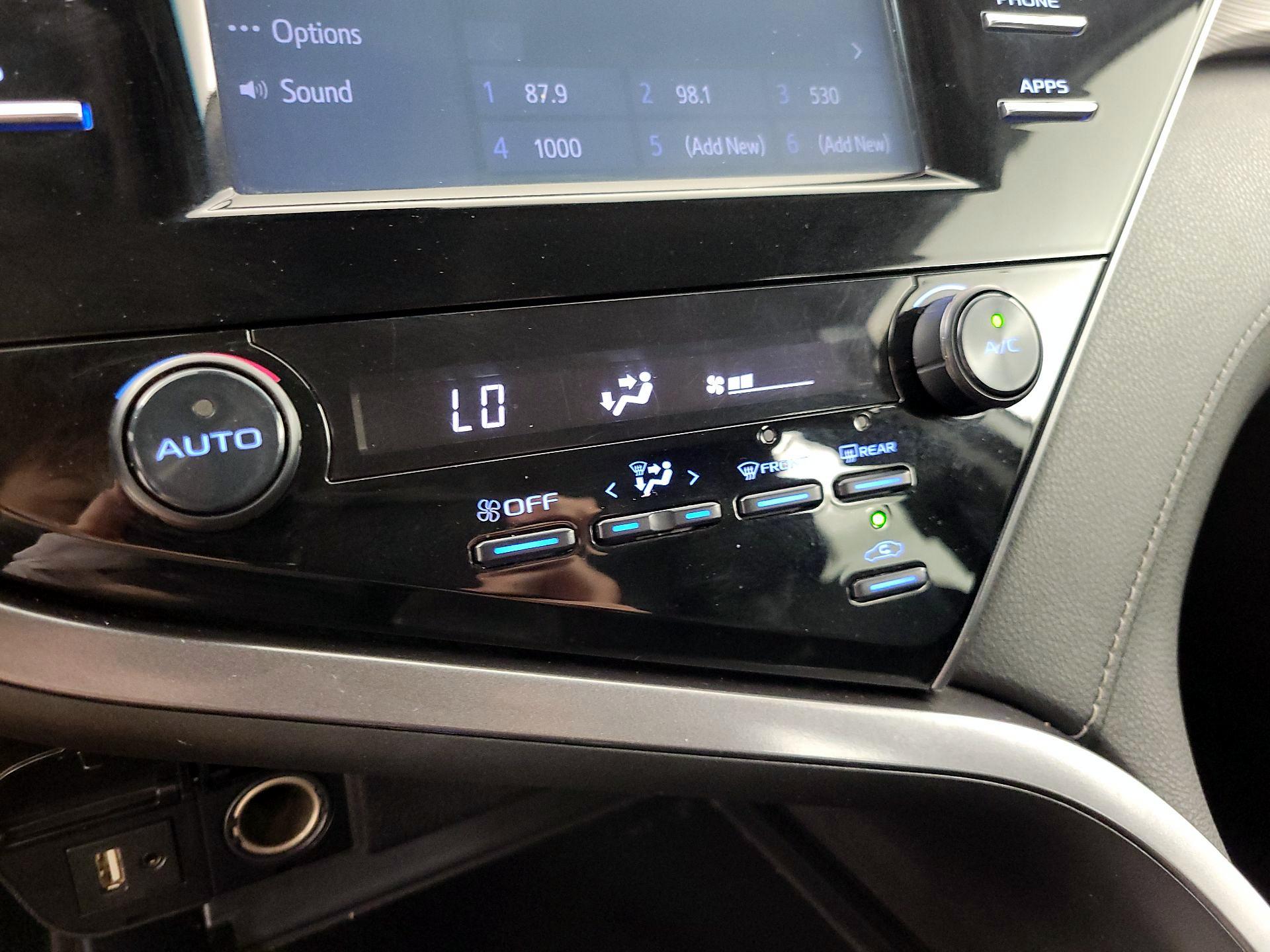 Thumbnail: 2019 Toyota Camry - 16