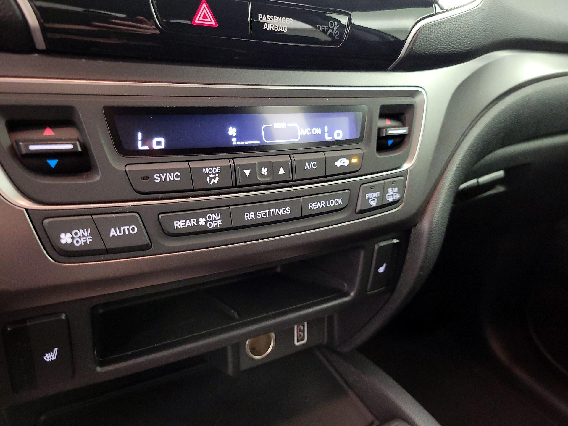 Thumbnail: 2019 Honda Pilot - 16