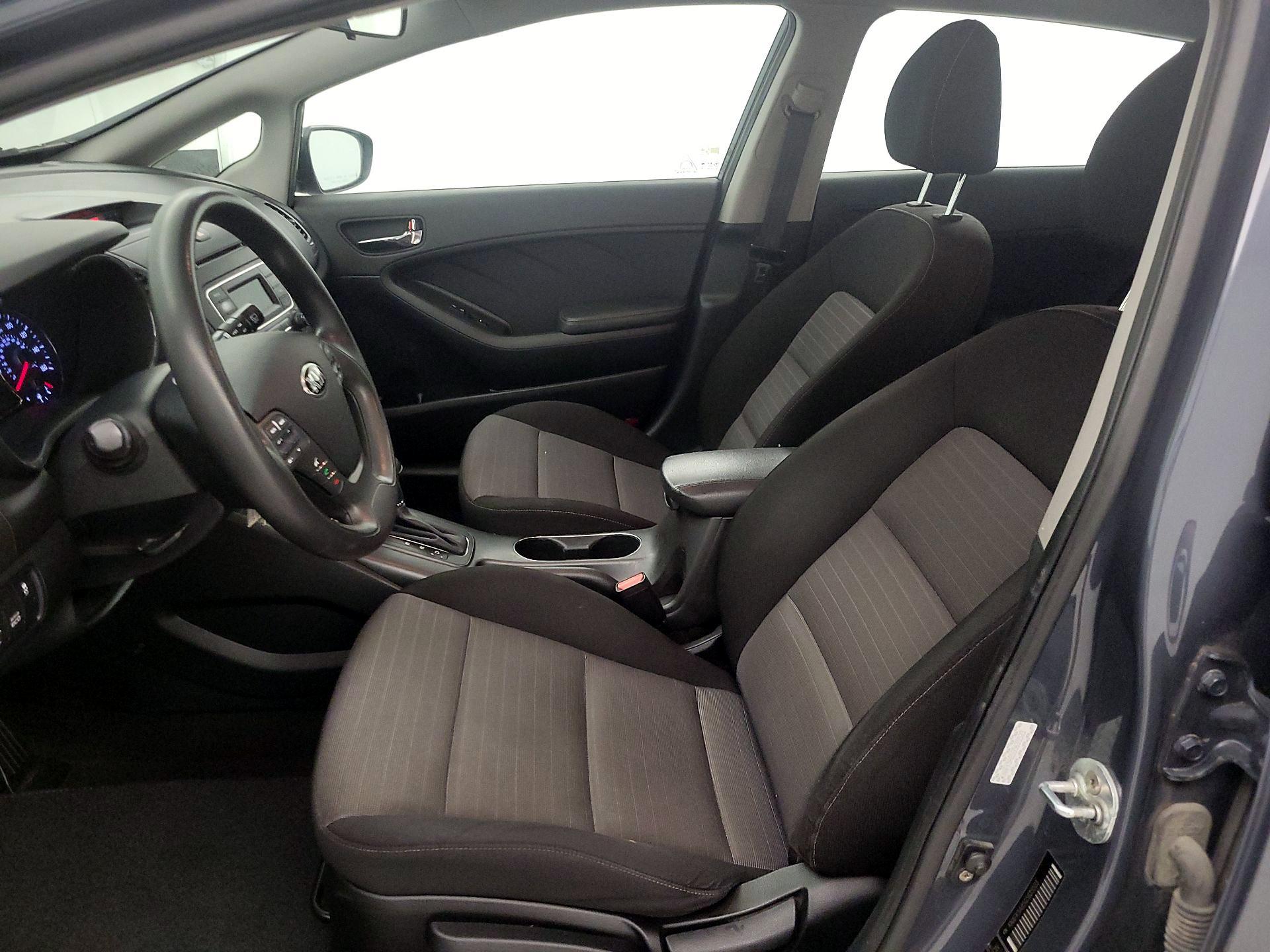 Thumbnail: 2016 Kia Forte - 11