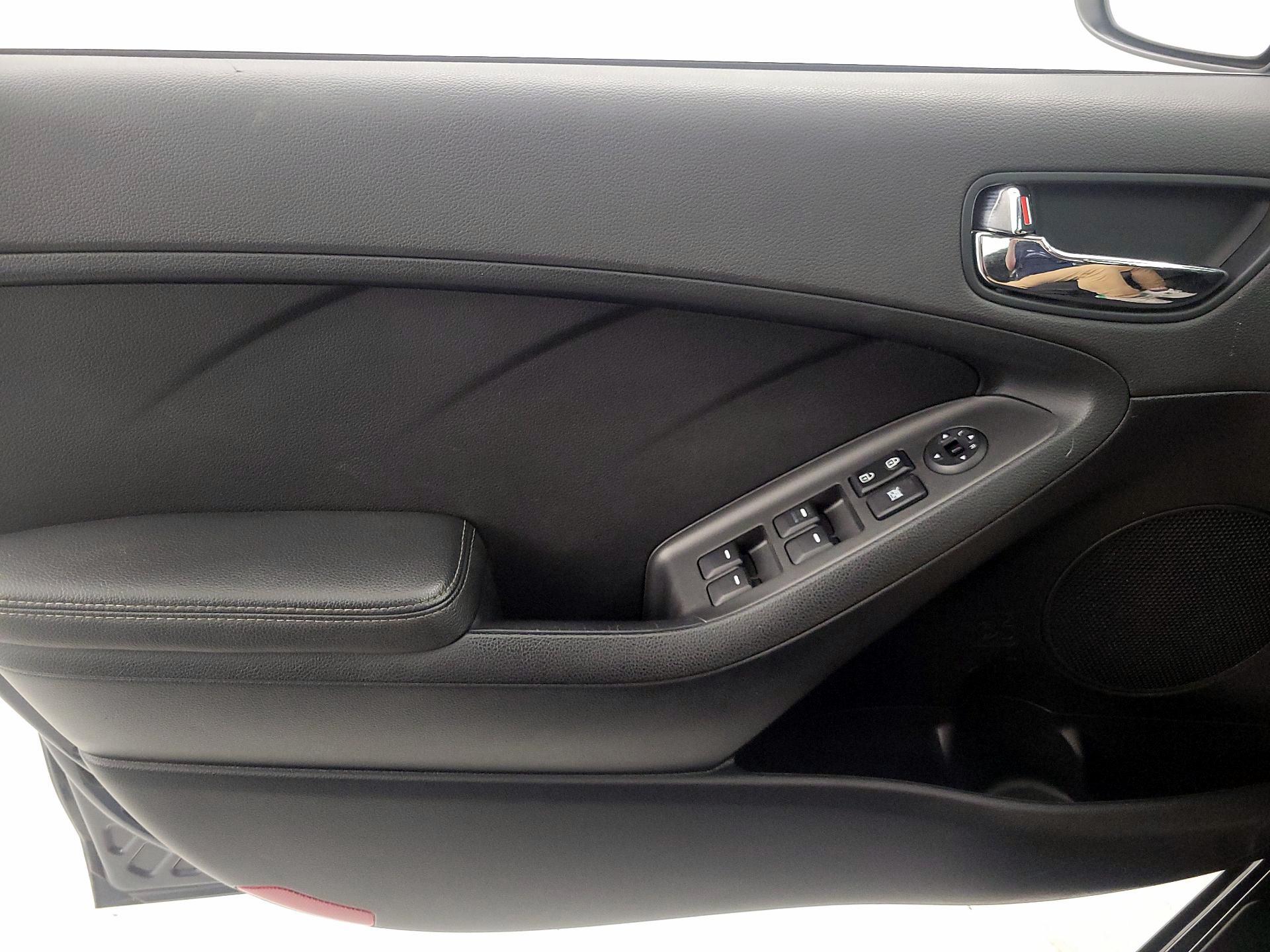 Thumbnail: 2016 Kia Forte - 12
