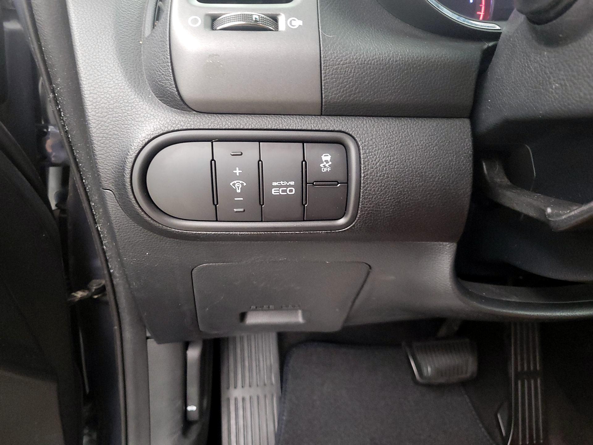 Thumbnail: 2016 Kia Forte - 13