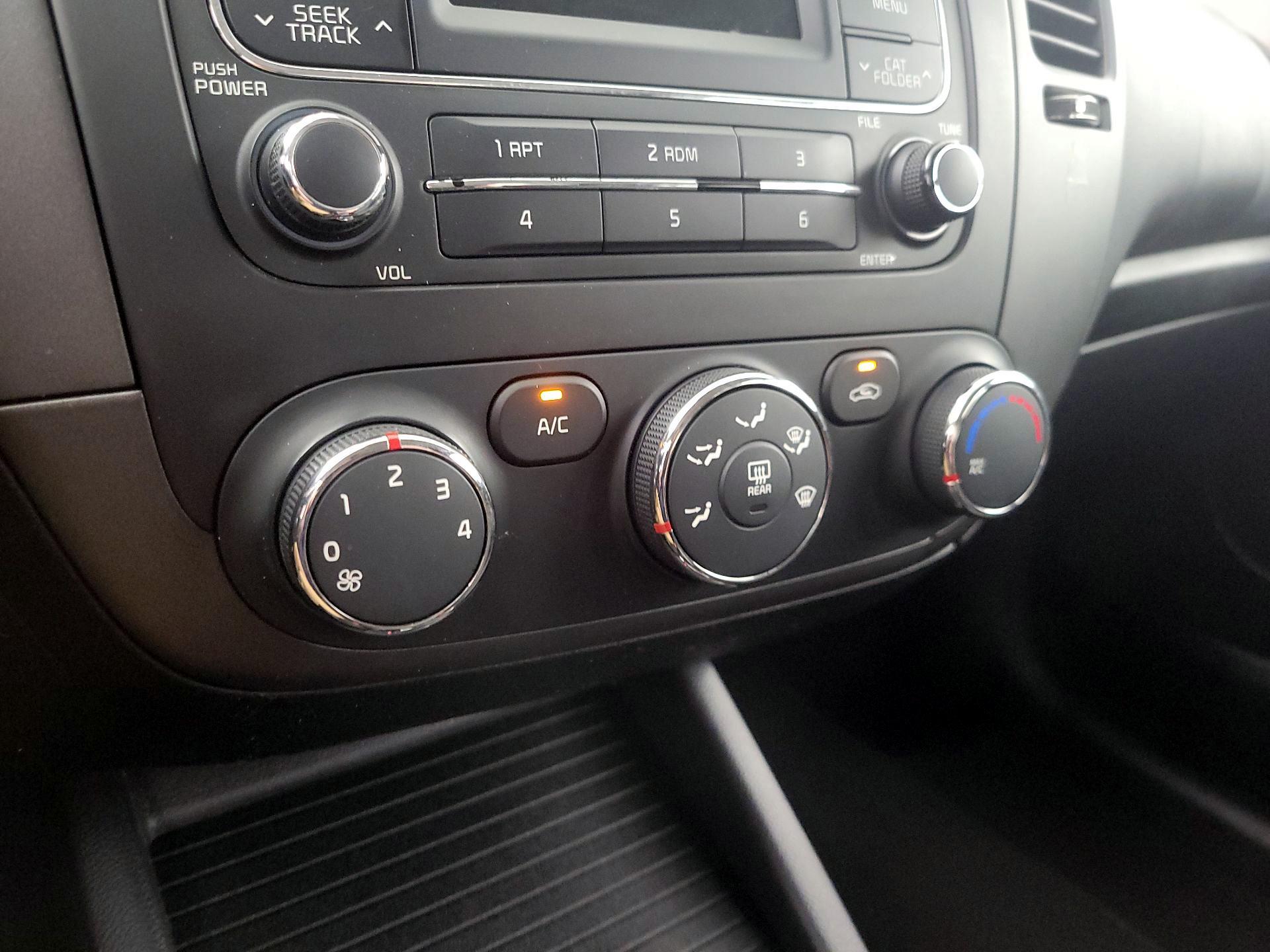 Thumbnail: 2016 Kia Forte - 15