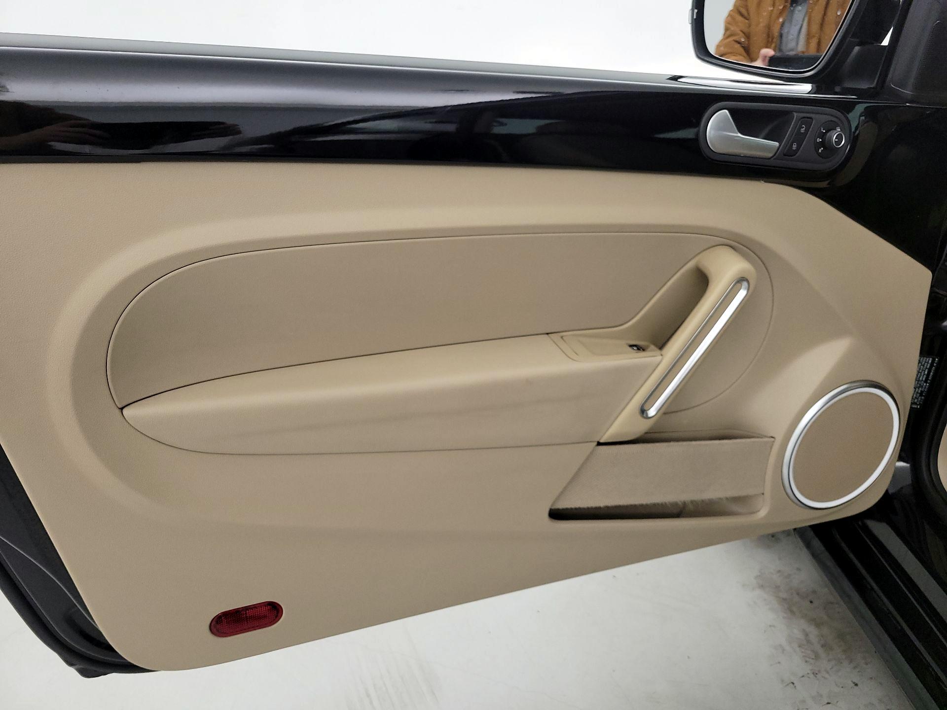 Thumbnail: 2016 Volkswagen Beetle - 12