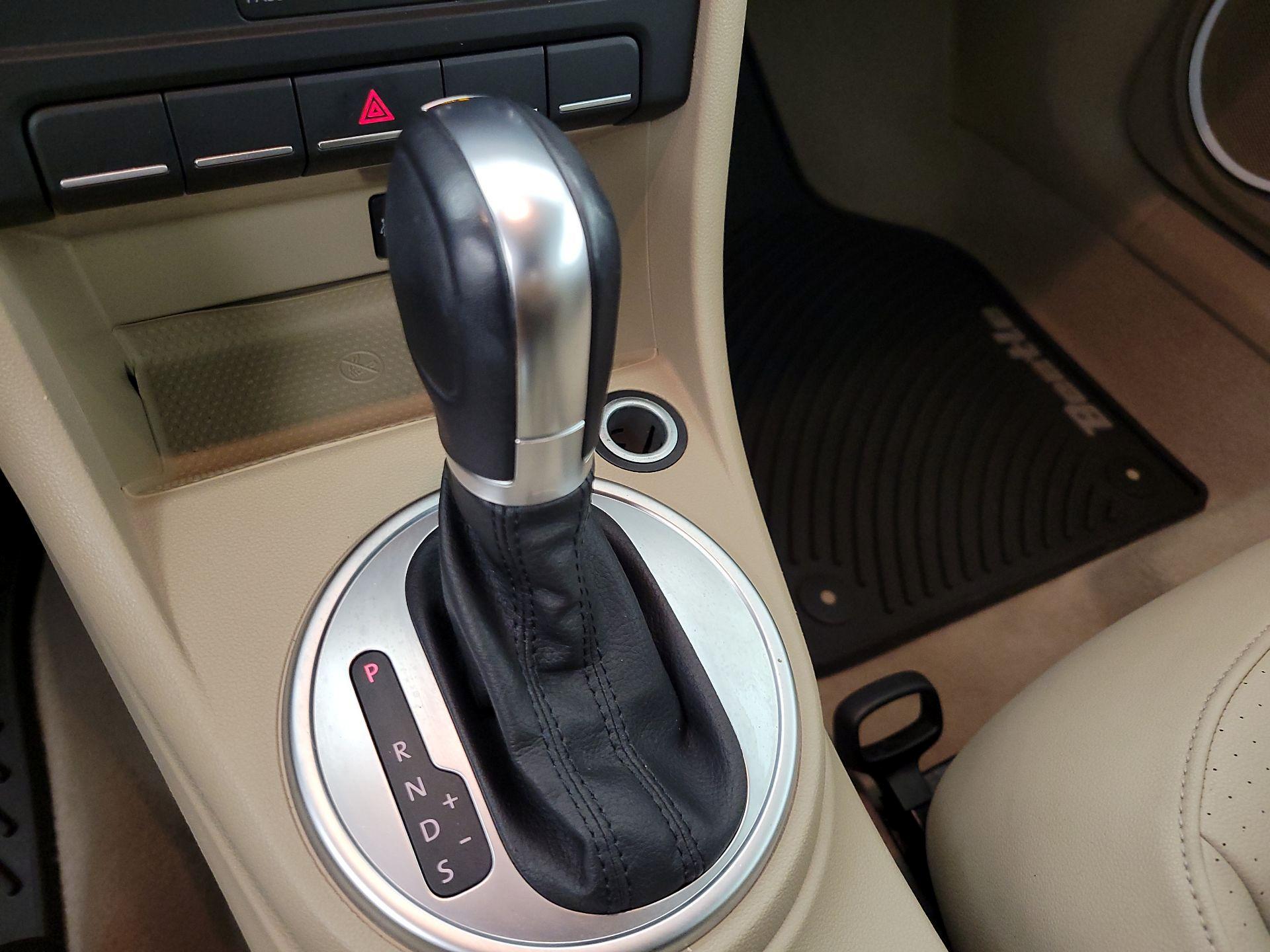 Thumbnail: 2016 Volkswagen Beetle - 17