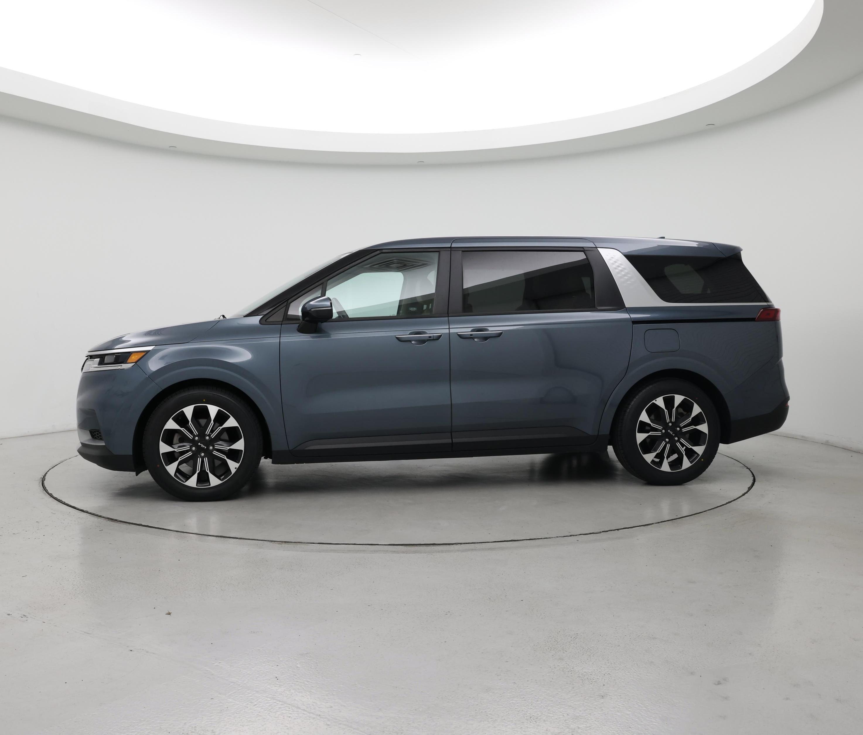 Thumbnail: 2022 Kia Carnival - 3