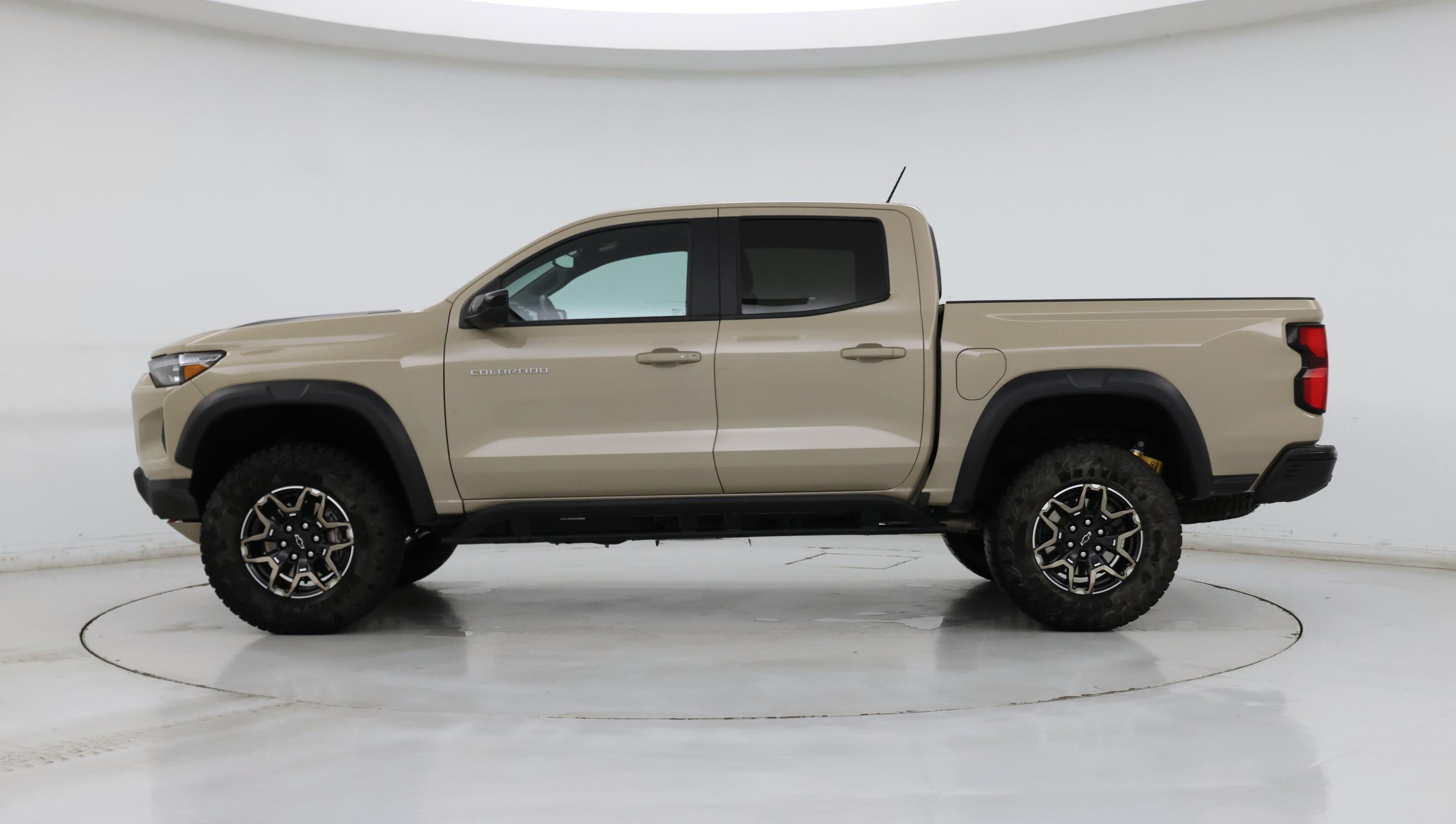 Thumbnail: 2023 Chevrolet Colorado - 3