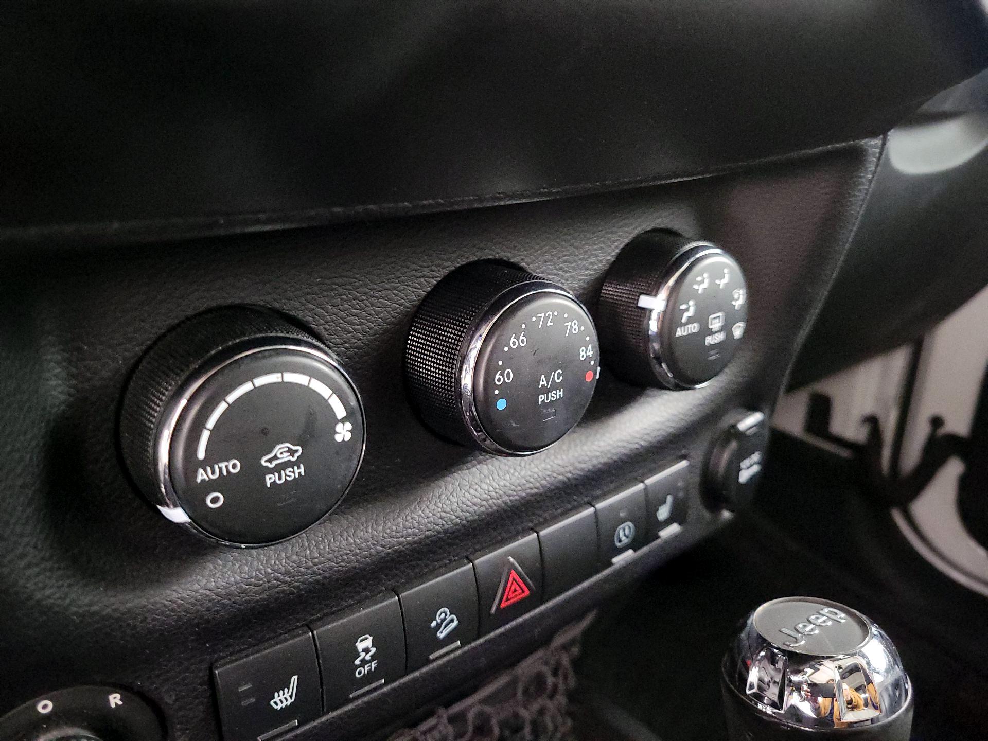 Thumbnail: 2016 Jeep Wrangler - 15