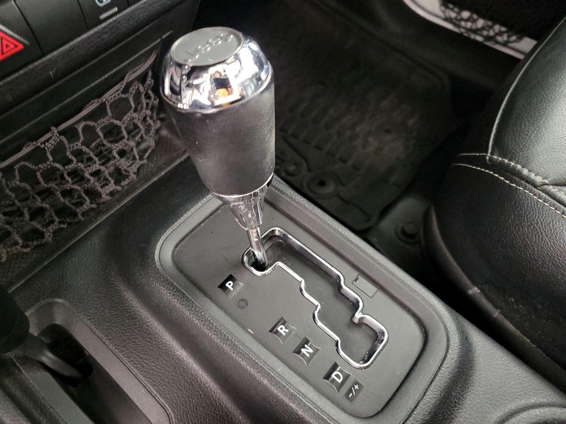Thumbnail: 2016 Jeep Wrangler - 16