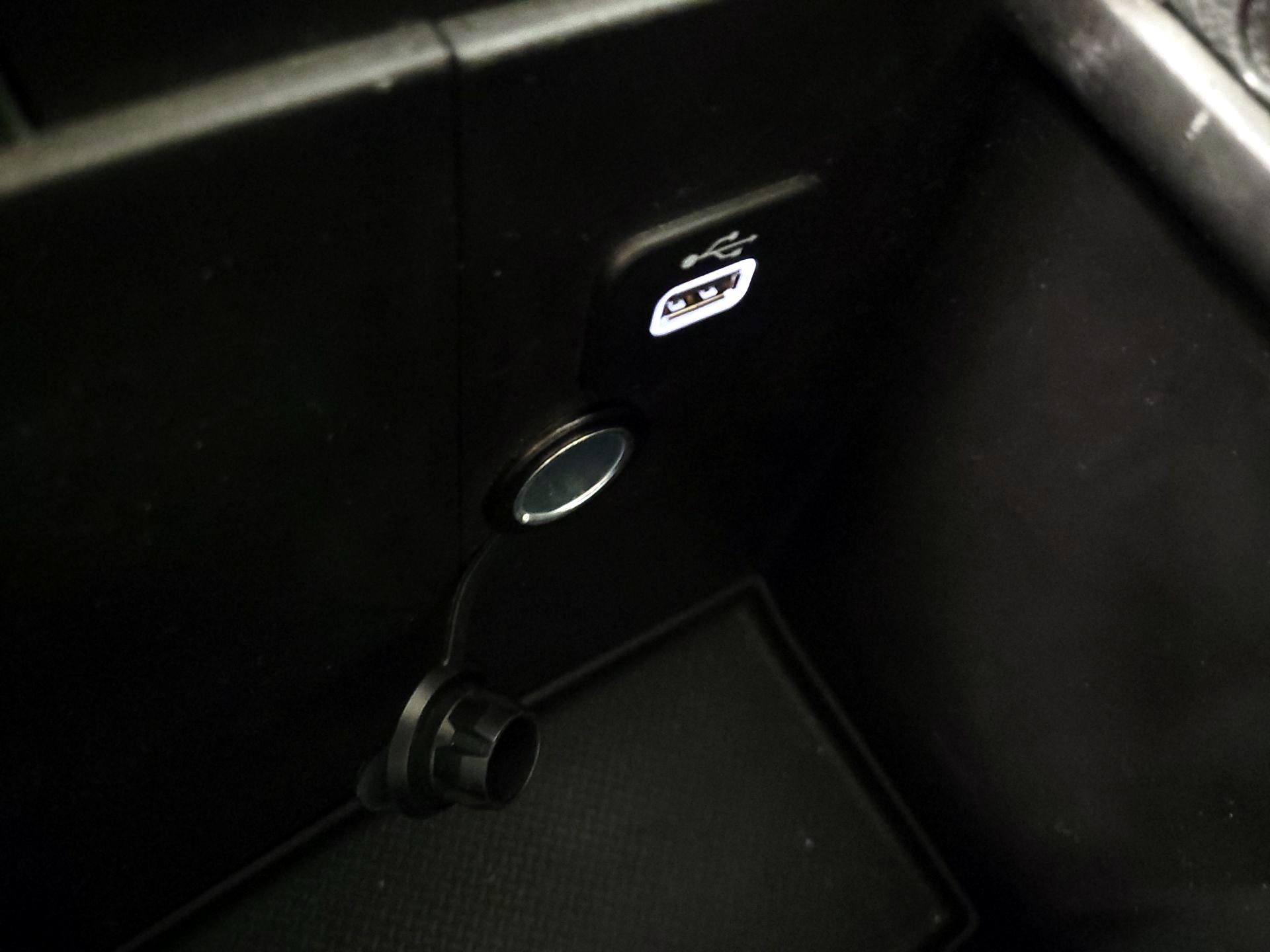 Thumbnail: 2016 Jeep Wrangler - 17