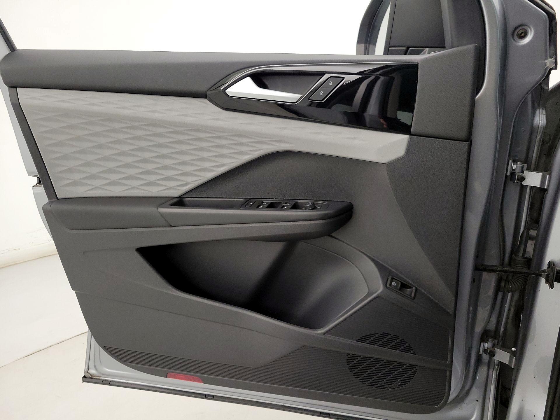 Thumbnail: 2022 Volkswagen Taos - 12