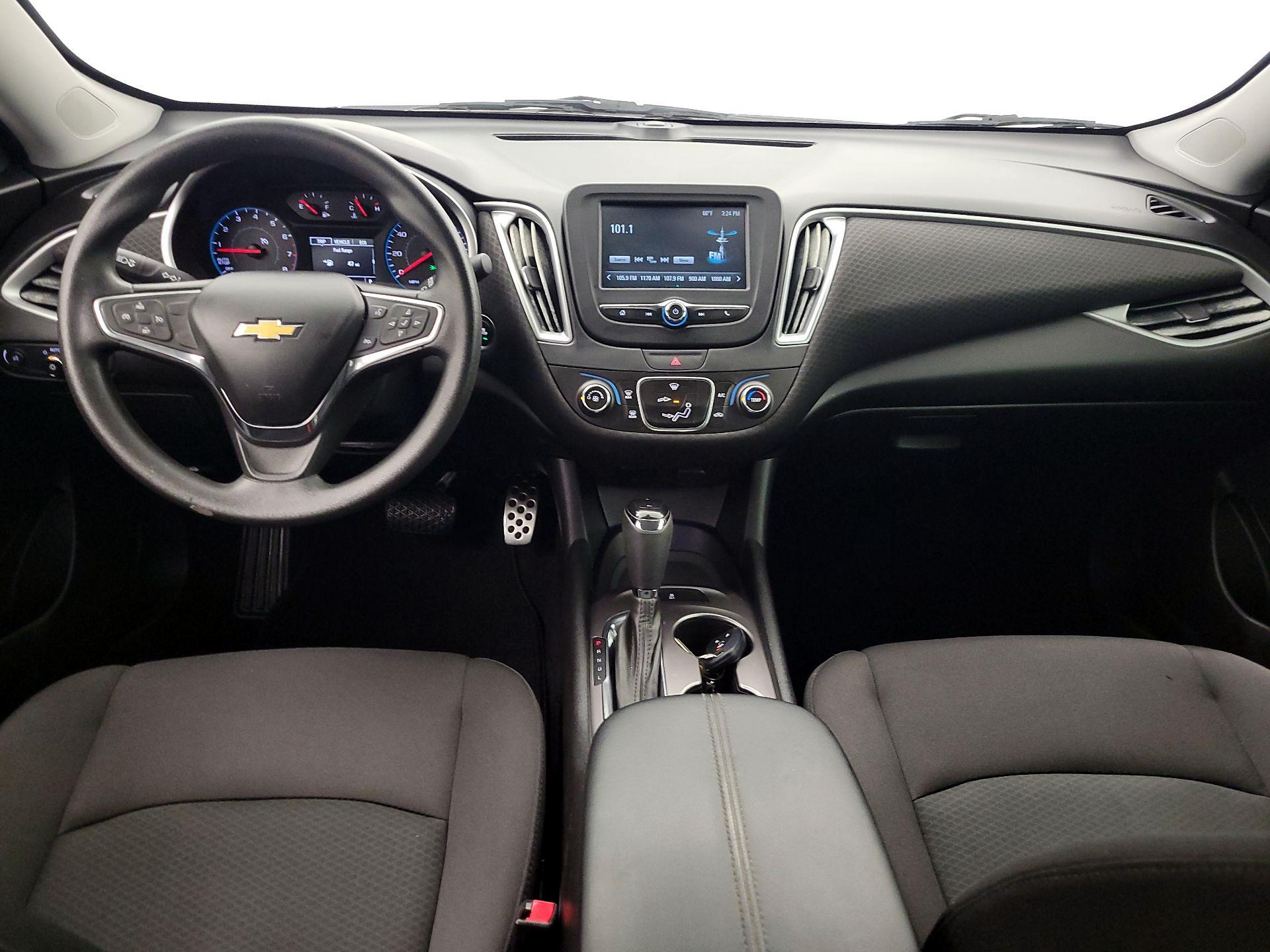 Thumbnail: 2017 Chevrolet Malibu - 9