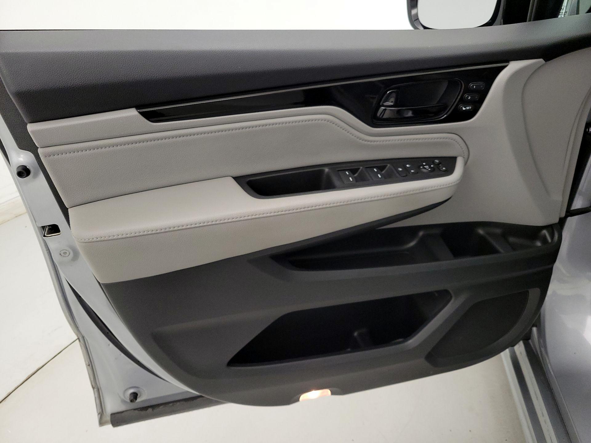 Thumbnail: 2018 Honda Odyssey - 12