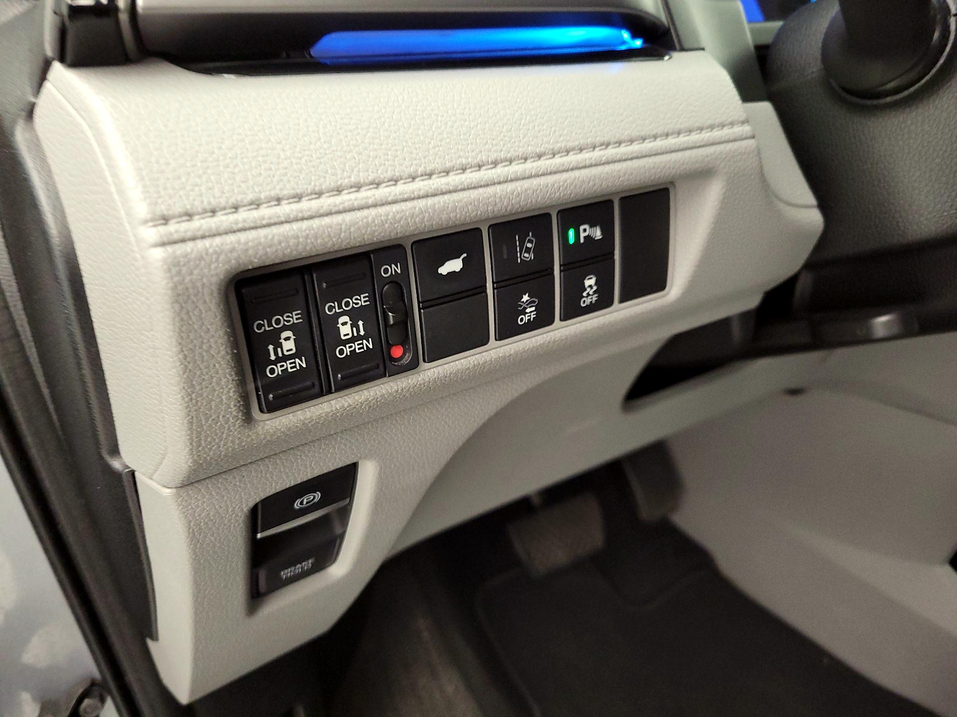 Thumbnail: 2018 Honda Odyssey - 13