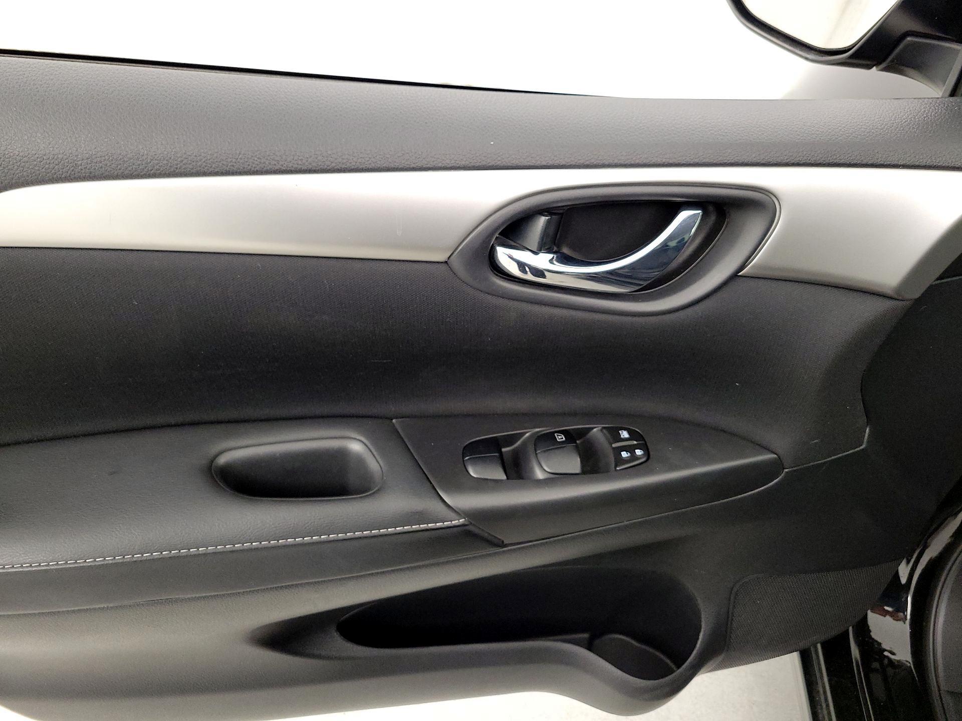 Thumbnail: 2018 Nissan Sentra - 12